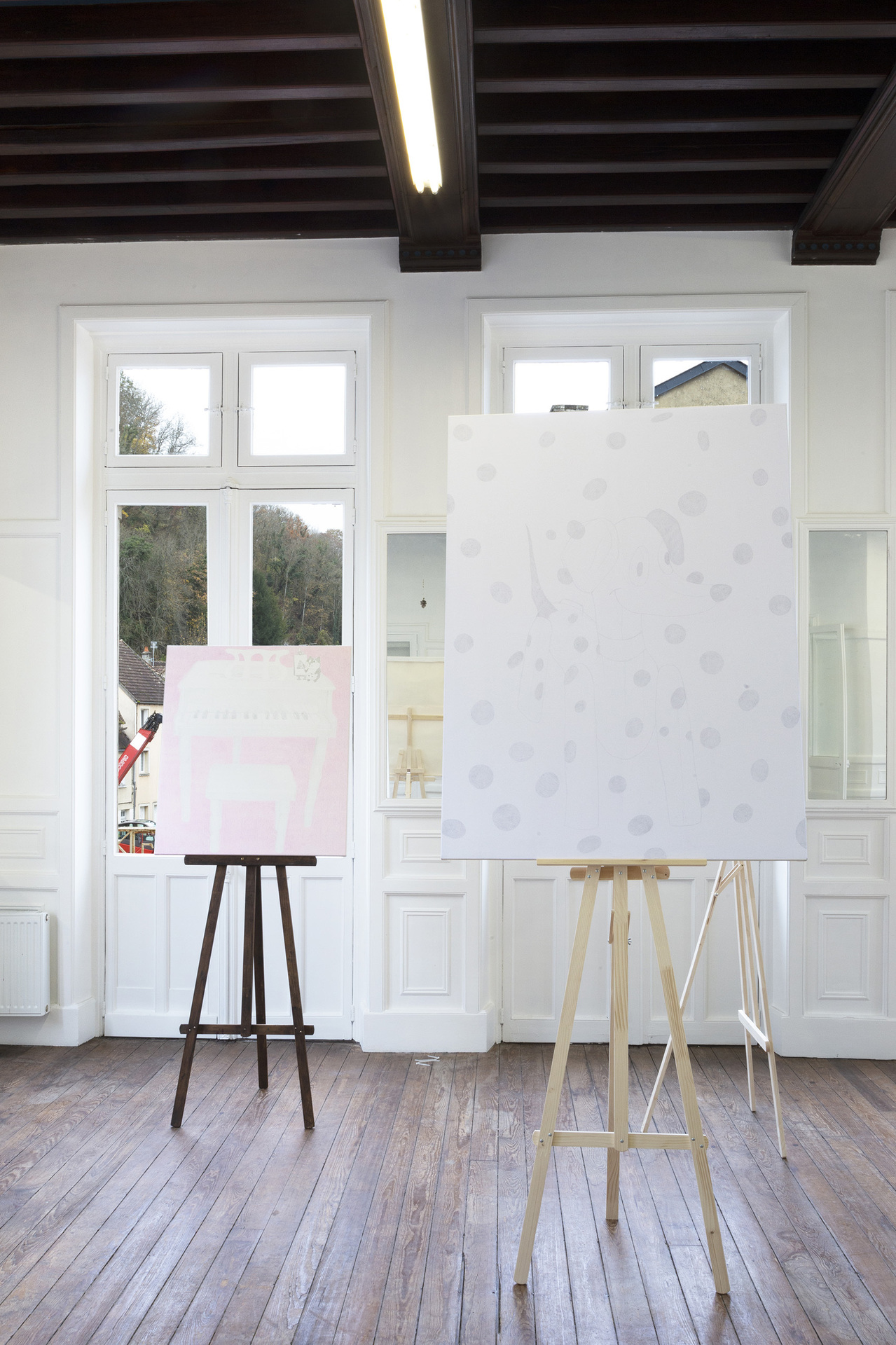 foreground: Melanie Akeret, Punkte, neglecting the decorative element, 2020 background: Melanie Akeret, Jeunes Filles au Piano, 2021