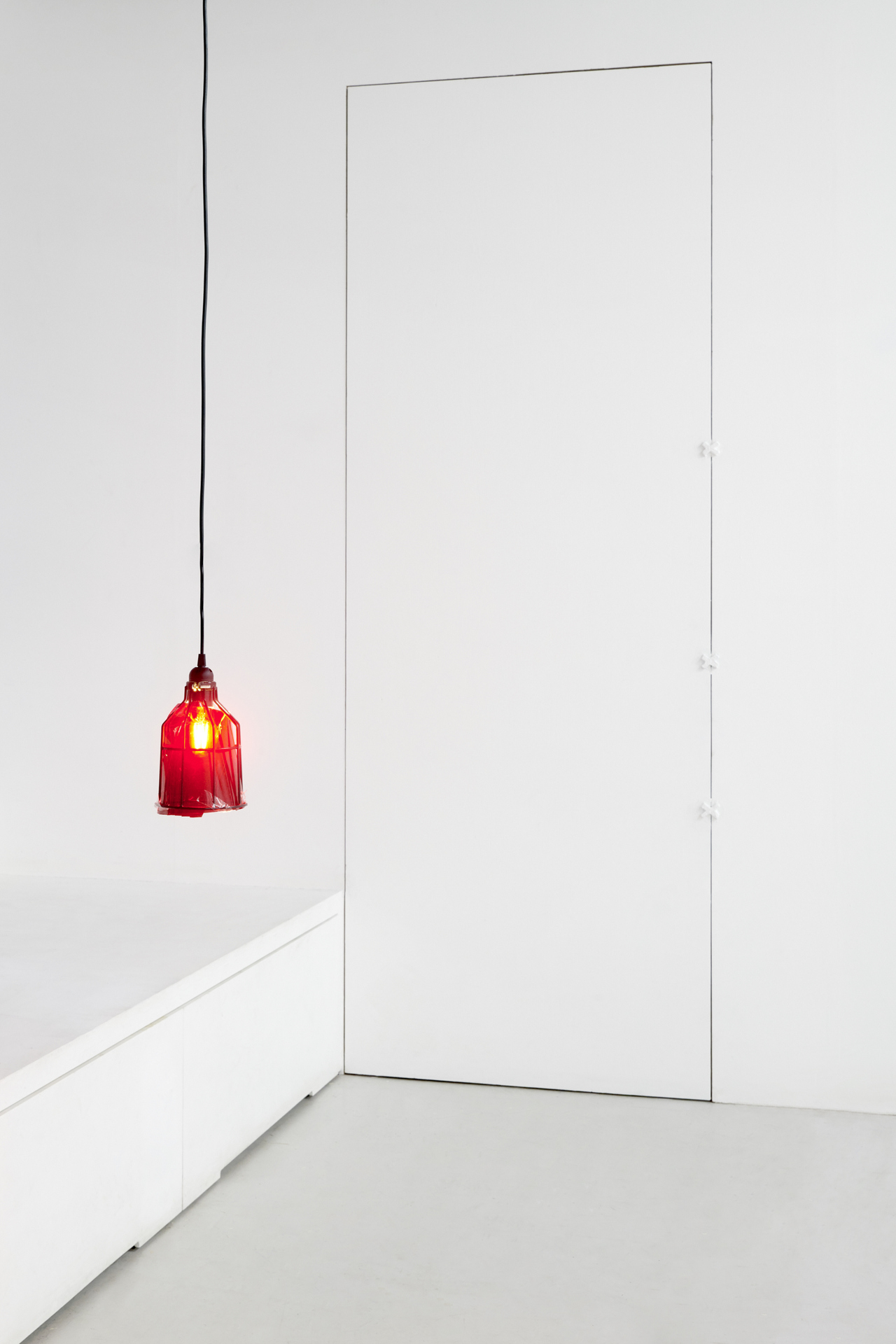 Loucia Carlier, Deep Fake, 2021, exhibition view, lamp, gelatin, paper mache, paint