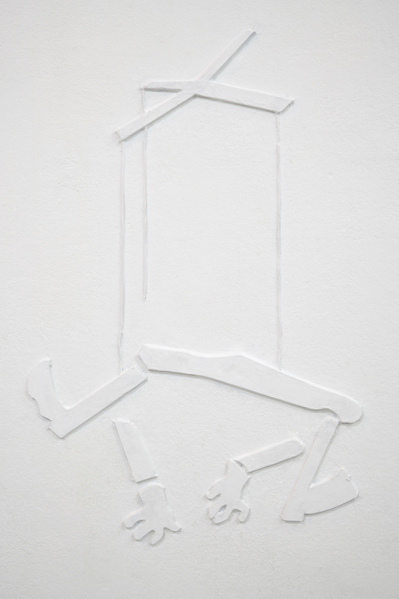 Loucia Carlier, Hug the walls, 2021, painted paper mache, 120 x 50 cm