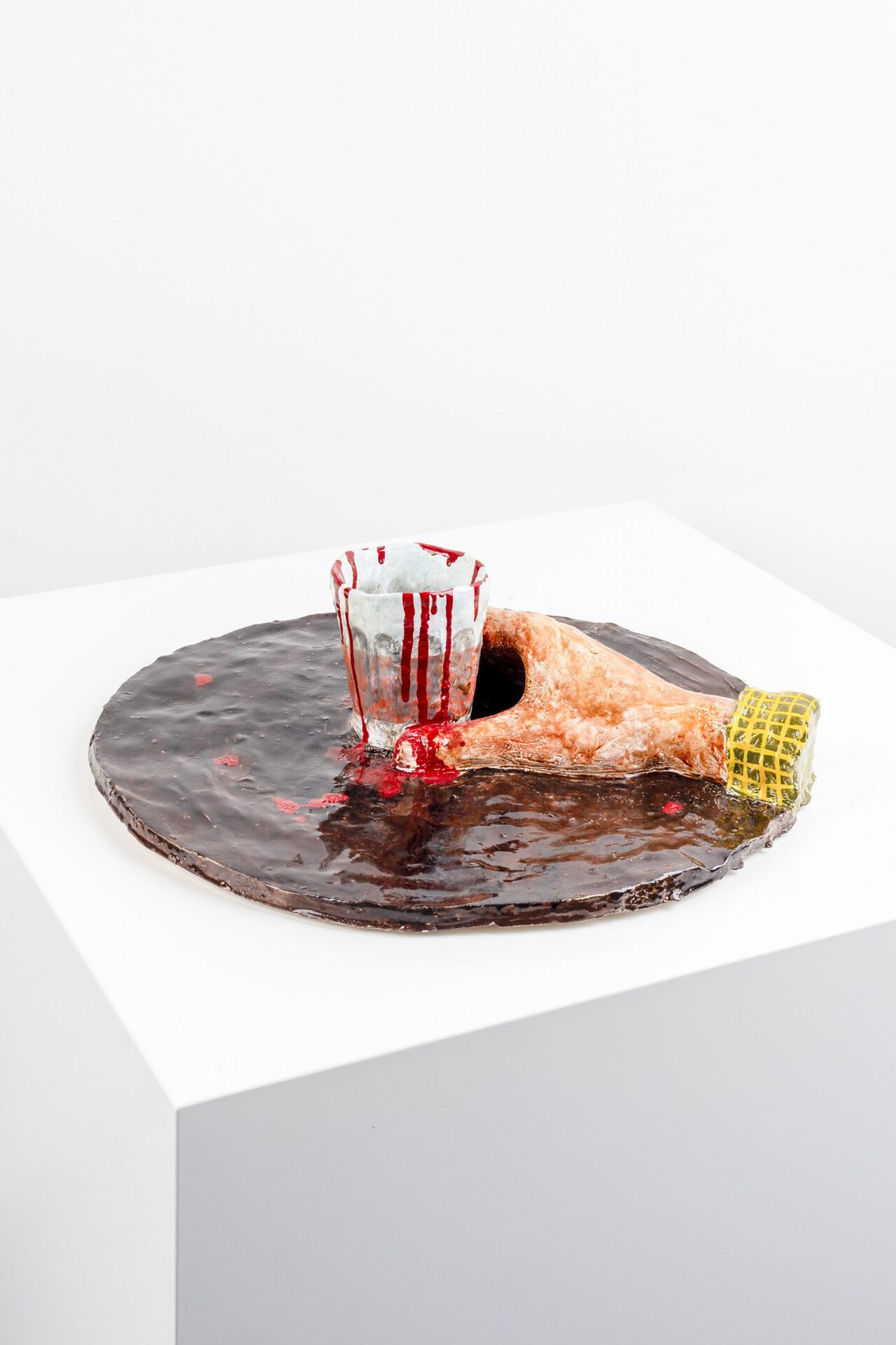 Stefania Carlotti, A young cowboy grew restless on the farm, 2021, Ceramic, 10 × 36 × 35 cm