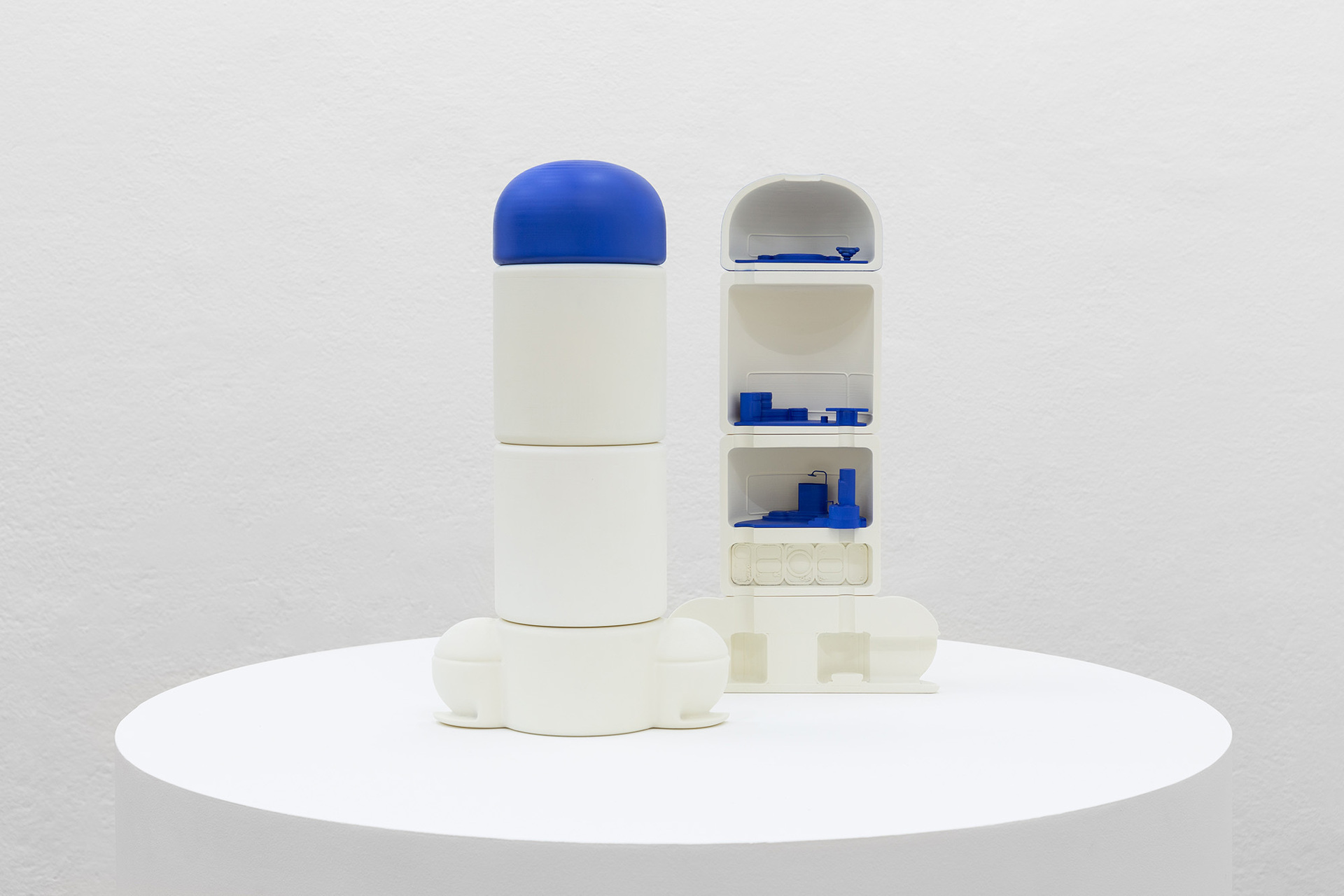 Giulio Scalisi, A house for a gentleman, 2021. The Obelisk, 2021, 3D printing, PLA, resin, acrylic paint, 50 x 27 x 16 cm. Kunsthalle Lissabon, Lisbon. Photo: Bruno Lopes.