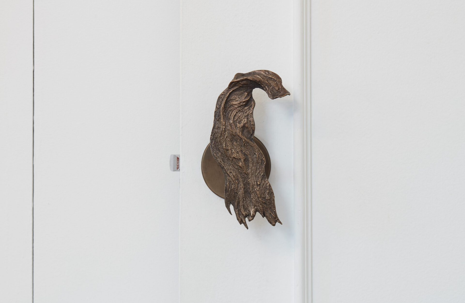 Angelika Loderer, Operator (strand of hair 2), 2021, cast bronze, hardware, 18 x 7 x 16 cm