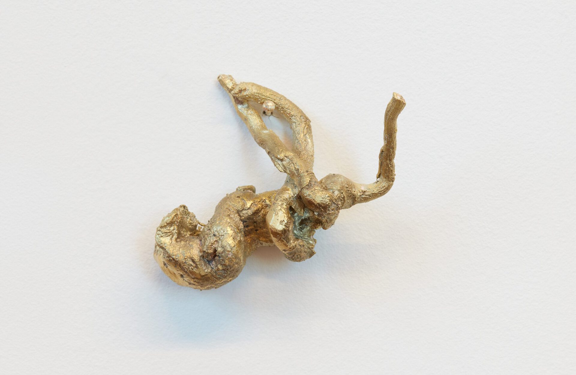 Lone Haugaard Madsen, Raum#390-Rudi, 2021, bronze cast of the root of an old Riesling-Vine grown in gray Moselle Devonian slate, cultivated biodynamically by Rita und Rudolf Trossen, Kinheim-Kindel, cast bronze, 13 x 14 x 9 cm