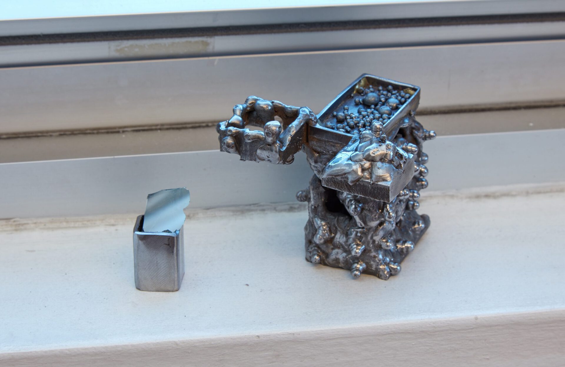Rachel Fäth, Untitled, 2021, welded steel, 9 x 9 x 9 cm; Untitled, 2021, steel, glass, 3 x 2 x 2 cm