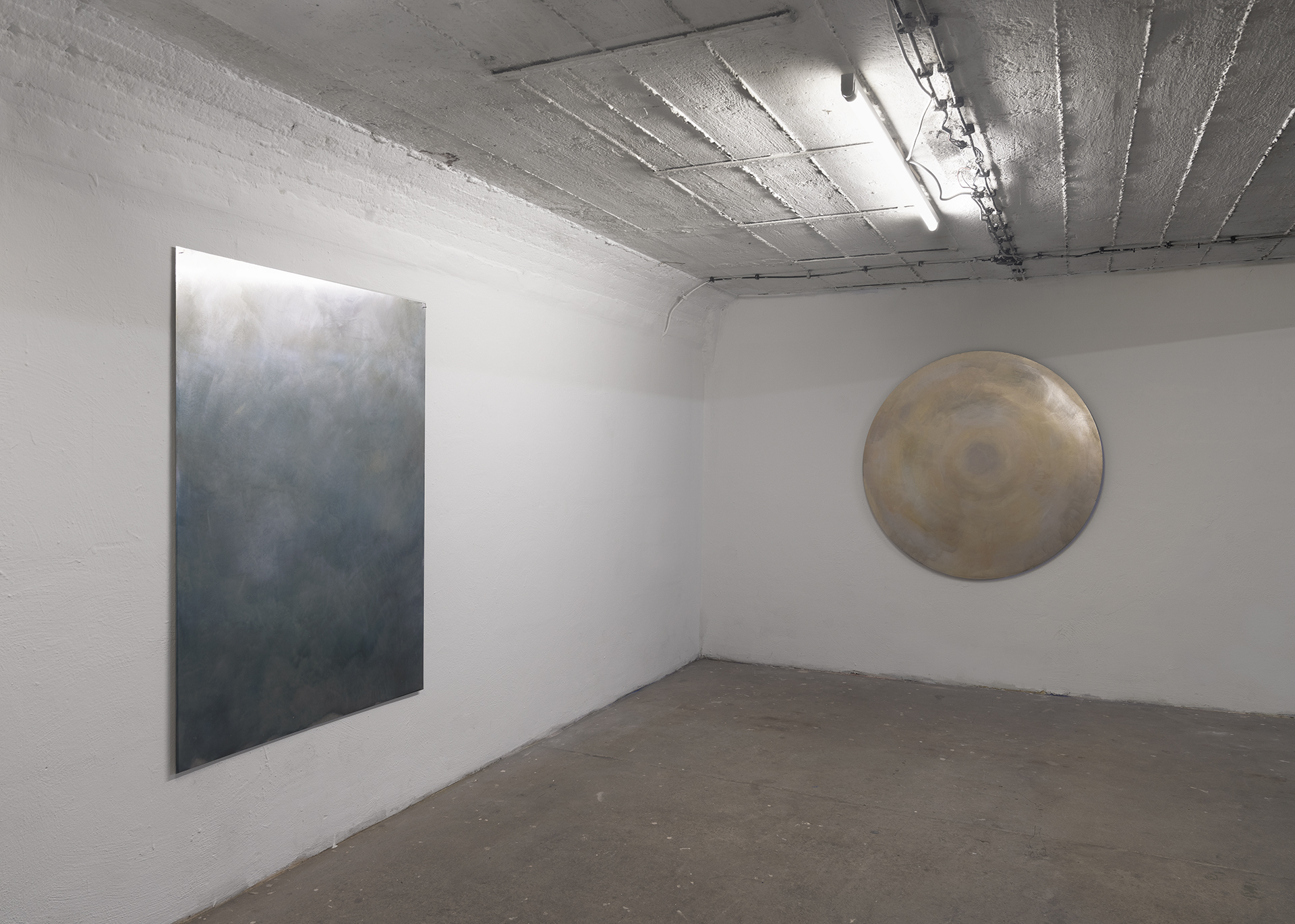 Exhibition view, Jennifer Bannert, metallic, basis Projektraum, Frankfurt am Main, 2021 (4)
