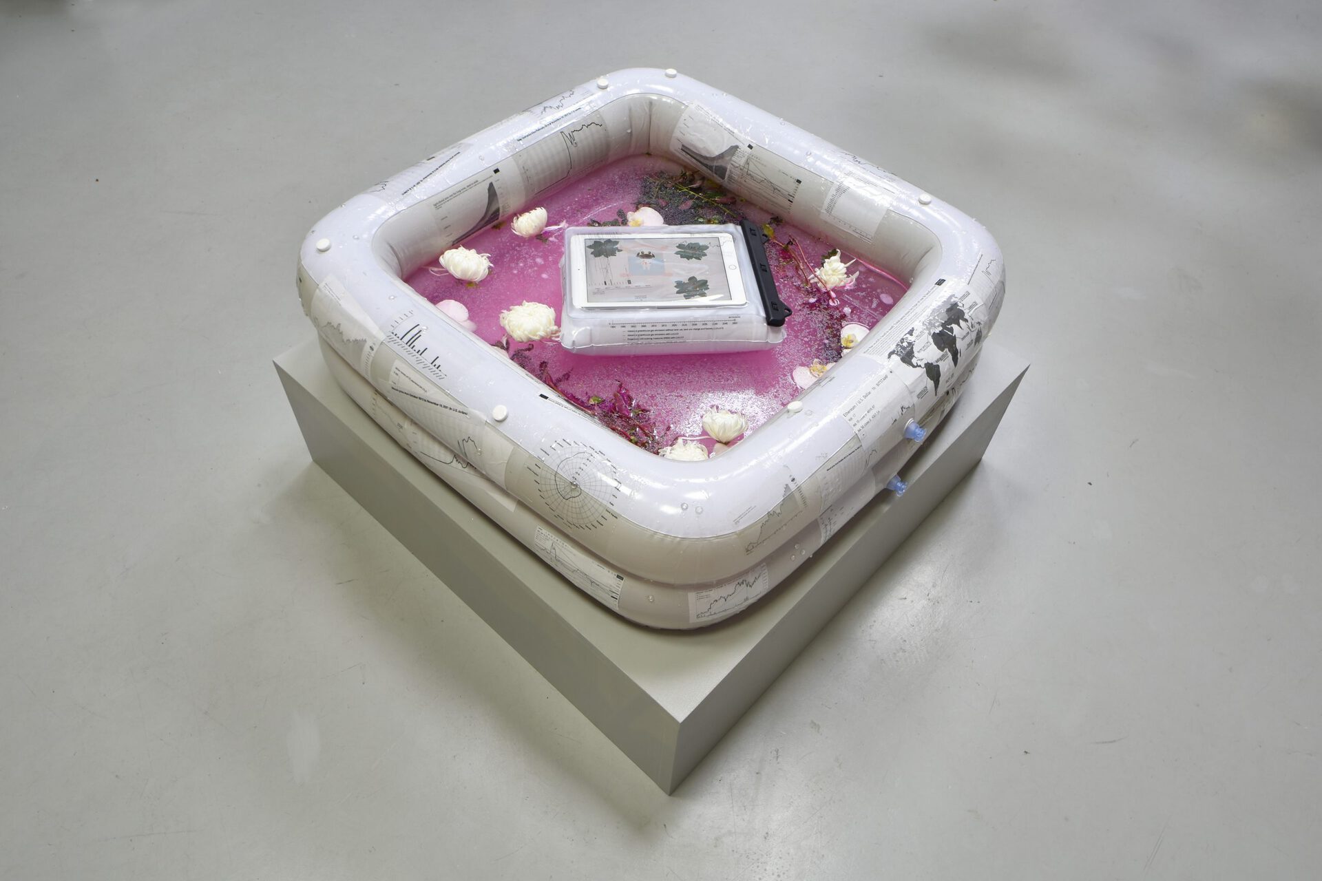 Giacomo Giannantonio, "Disaster adverted", 2021, plastic, pvc, water, bath bomb, glue, silicone, 85 x 85 x 25 cm