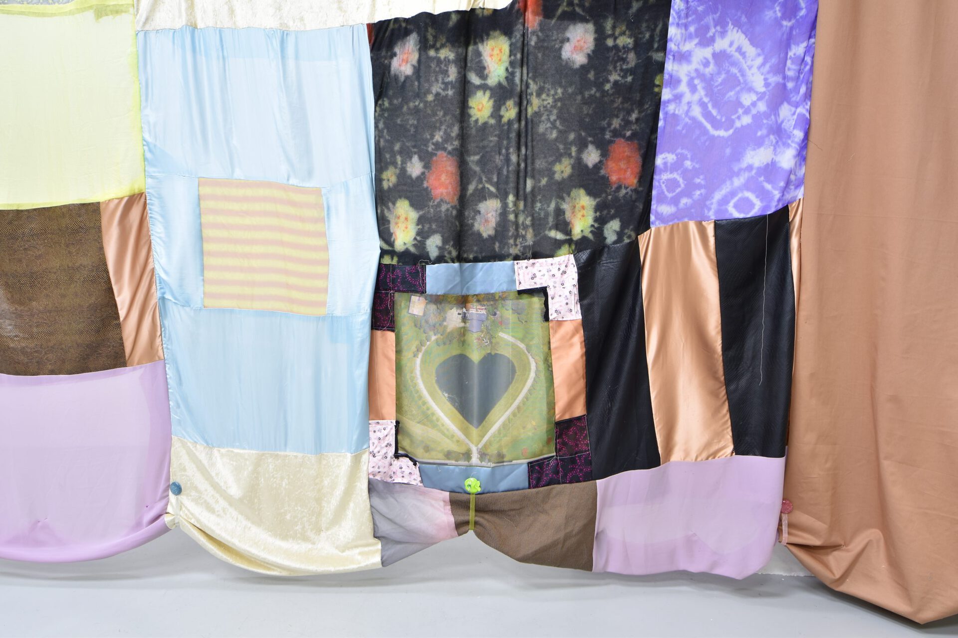 Viola Morini x Giacomo Giannantonio, "No child left behind" (detail), 2021, site-specific installation with various fabrics, variable dimensions