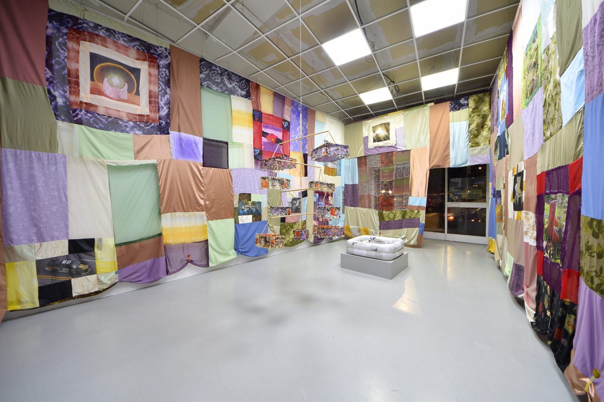 Viola Morini x Giacomo Giannantonio, "No child left behind", exhibition view