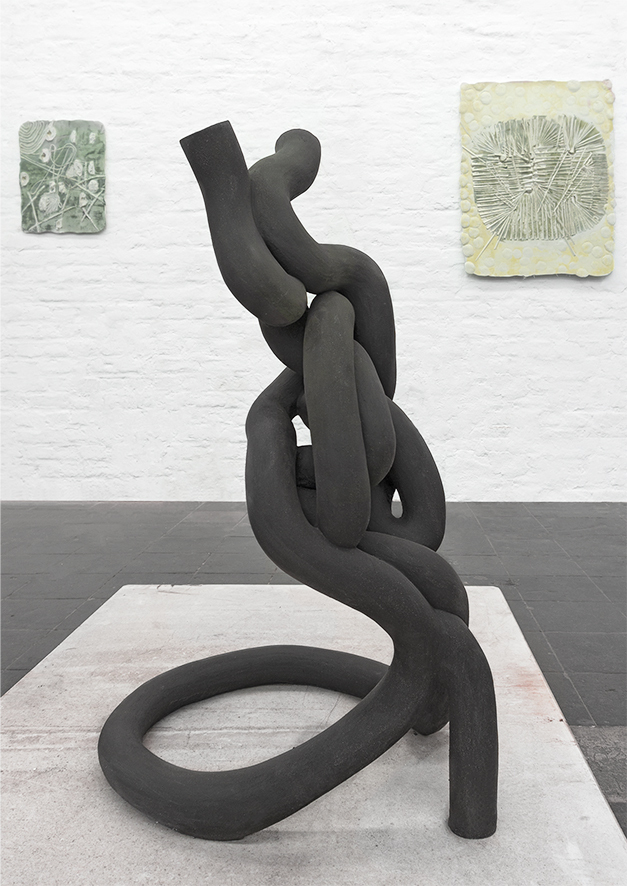 Ruth Weigand, eh´xhibition view "Other thoughts" at KunstWerk Köln 2021, in the foreground "Other thoughts (PS), 2021, ceramic, 90 x 63 x 51 cm cm