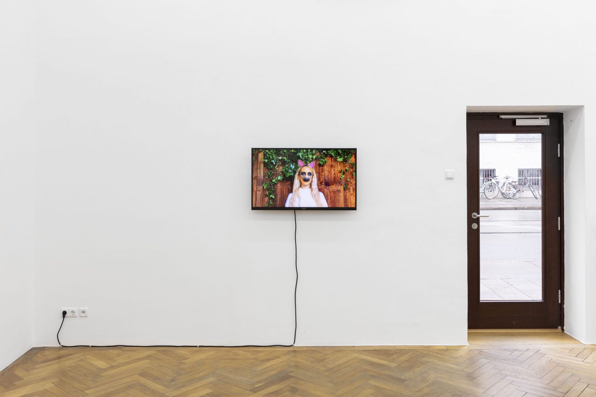 Marianna Simnett, Tito’s Dog, 2020, HD digital video, sound 6min, 56 sec, Courtesy the artist and Société, Berlin.