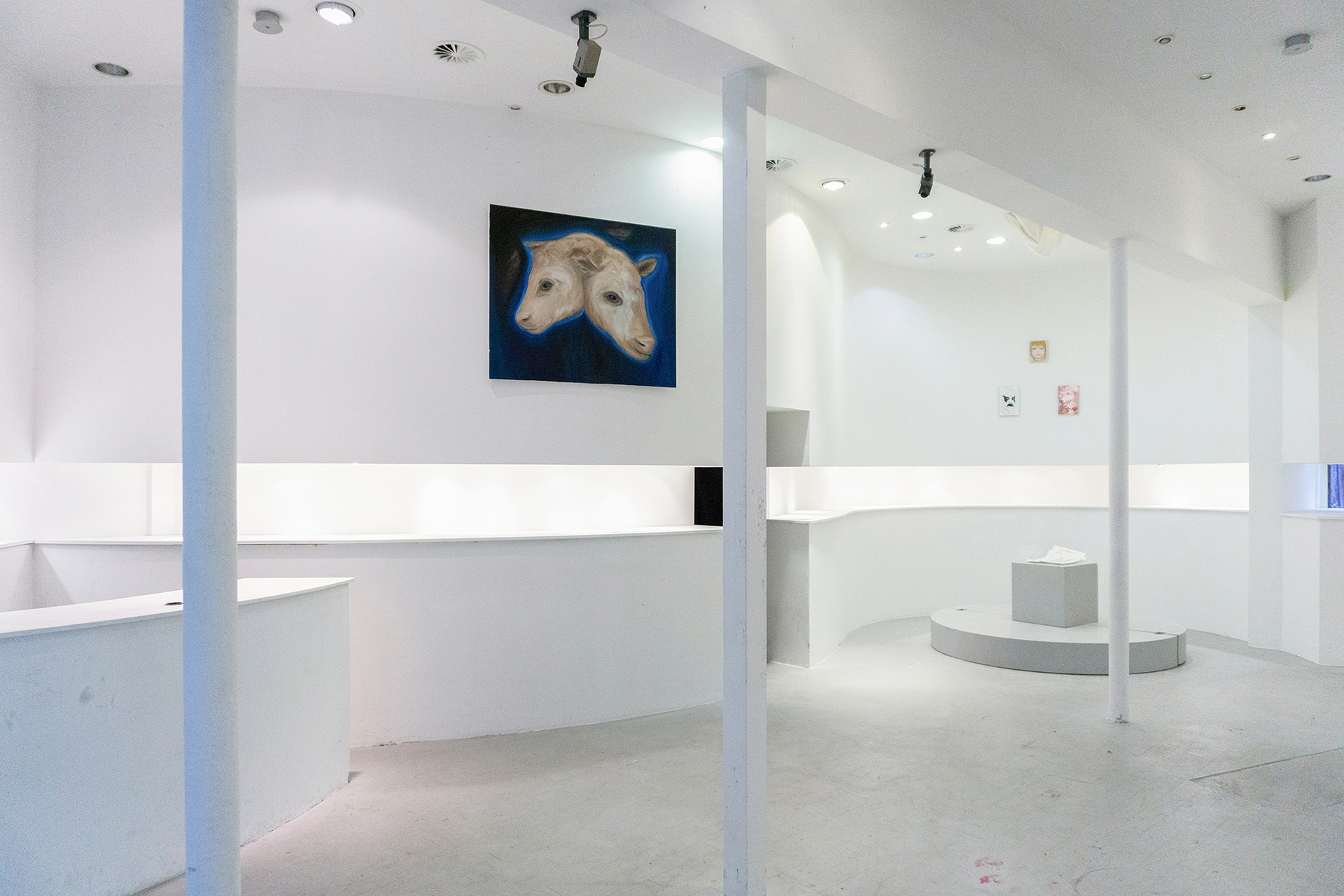 Front: Doppelkopf, 2021, oil on canvas, 100 x 120 cm Back: Leonie Specht, Joschua, Kinderschminke I, Pudel, 2021, oil on linen