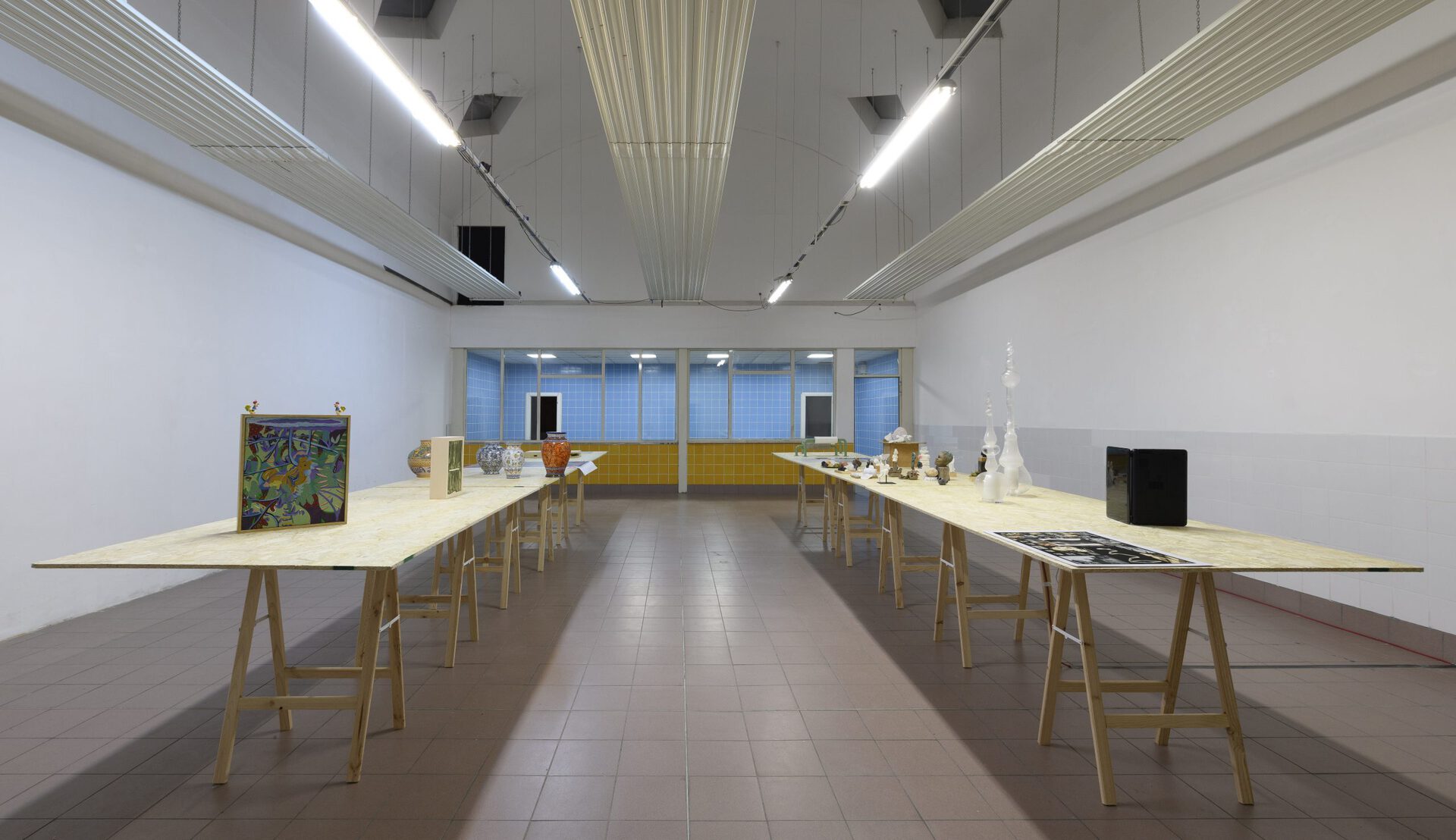 “Porta Portese”, curated by Gaia Bobò. Installation view at SPAZIOMENSA. Photo Credit Giorgio Benni.