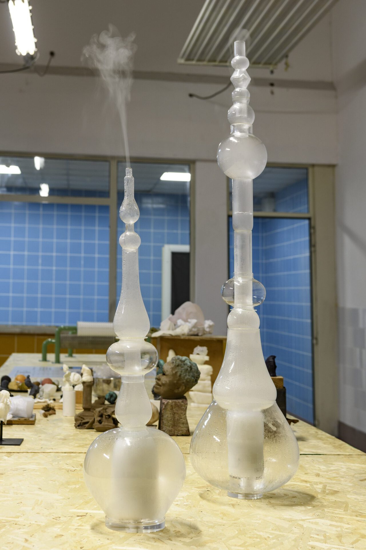 “Porta Portese”, curated by Gaia Bobò. Installation view at SPAZIOMENSA. Photo Credit Giorgio Benni.