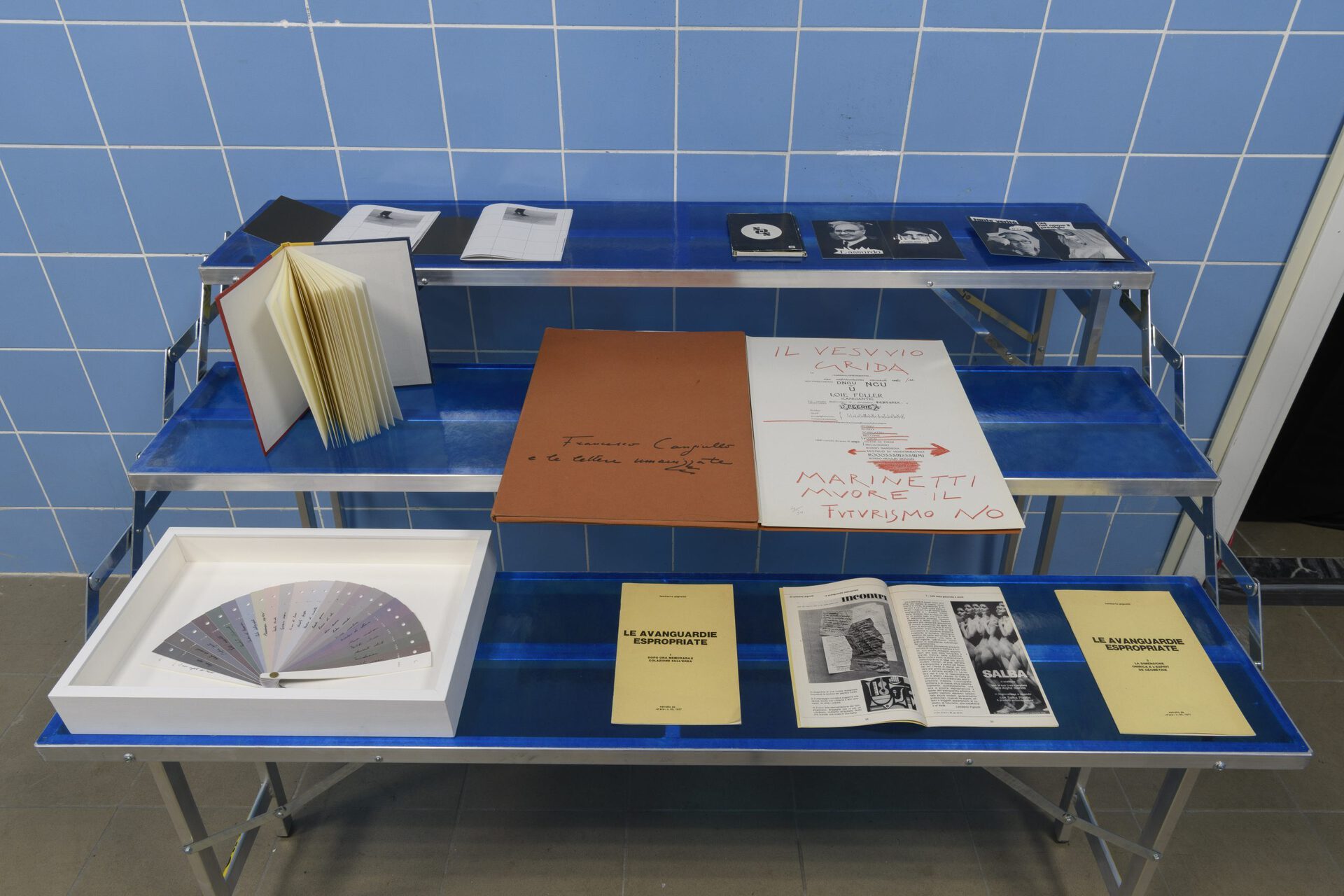 “Porta Portese”, curated by Gaia Bobò. Installation view at SPAZIOMENSA. Photo Credit Giorgio Benni.