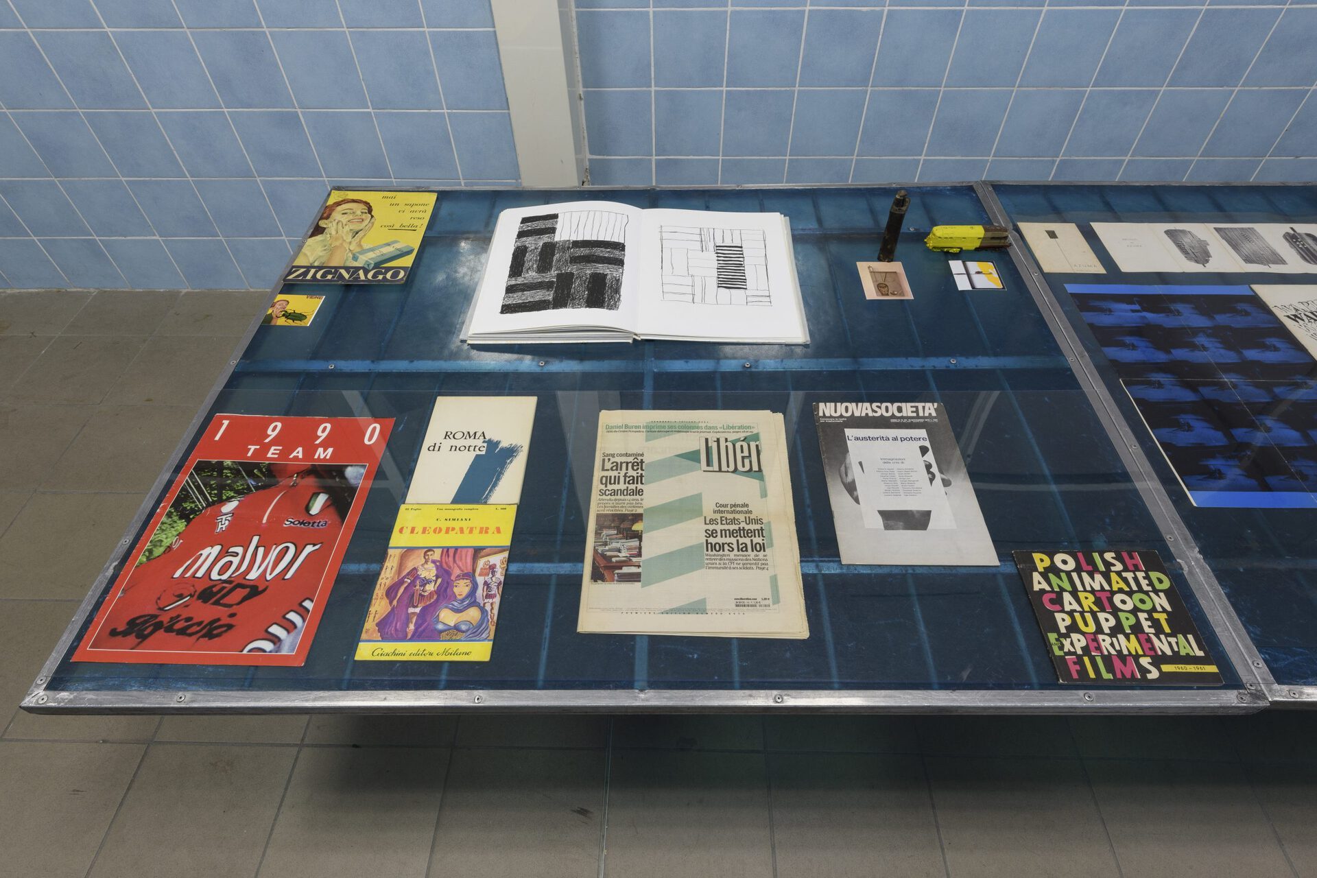 “Porta Portese”, curated by Gaia Bobò. Installation view at SPAZIOMENSA. Photo Credit Giorgio Benni.