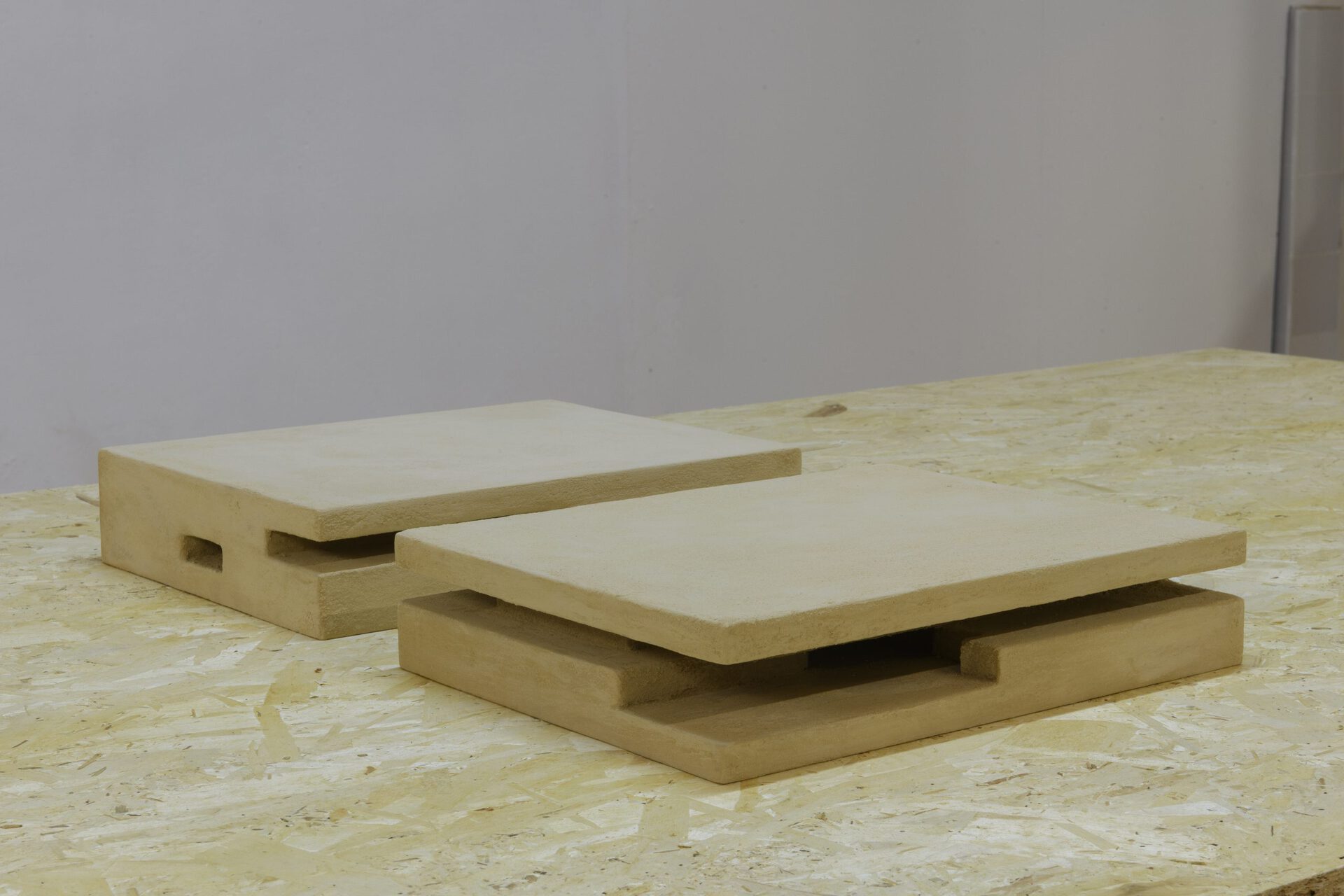 Alessandro Vizzini, Sorgenti. “Porta Portese”, curated by Gaia Bobò. Installation view at SPAZIOMENSA. Photo Credit Giorgio Benni.