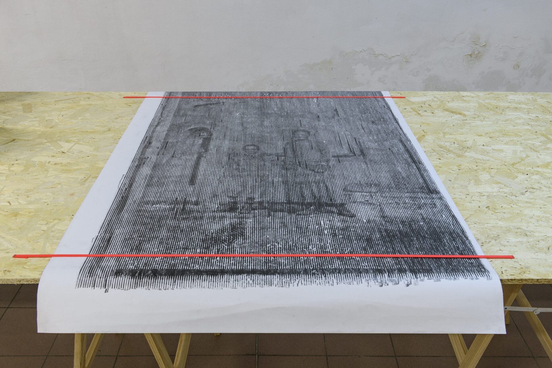 Jacopo Rinaldi, Senza Titolo (io sono un disgraziato il mio destino è morire in prigione strangolato). “Porta Portese”, curated by Gaia Bobò. Installation view at SPAZIOMENSA. Photo Credit Giorgio Benni.
