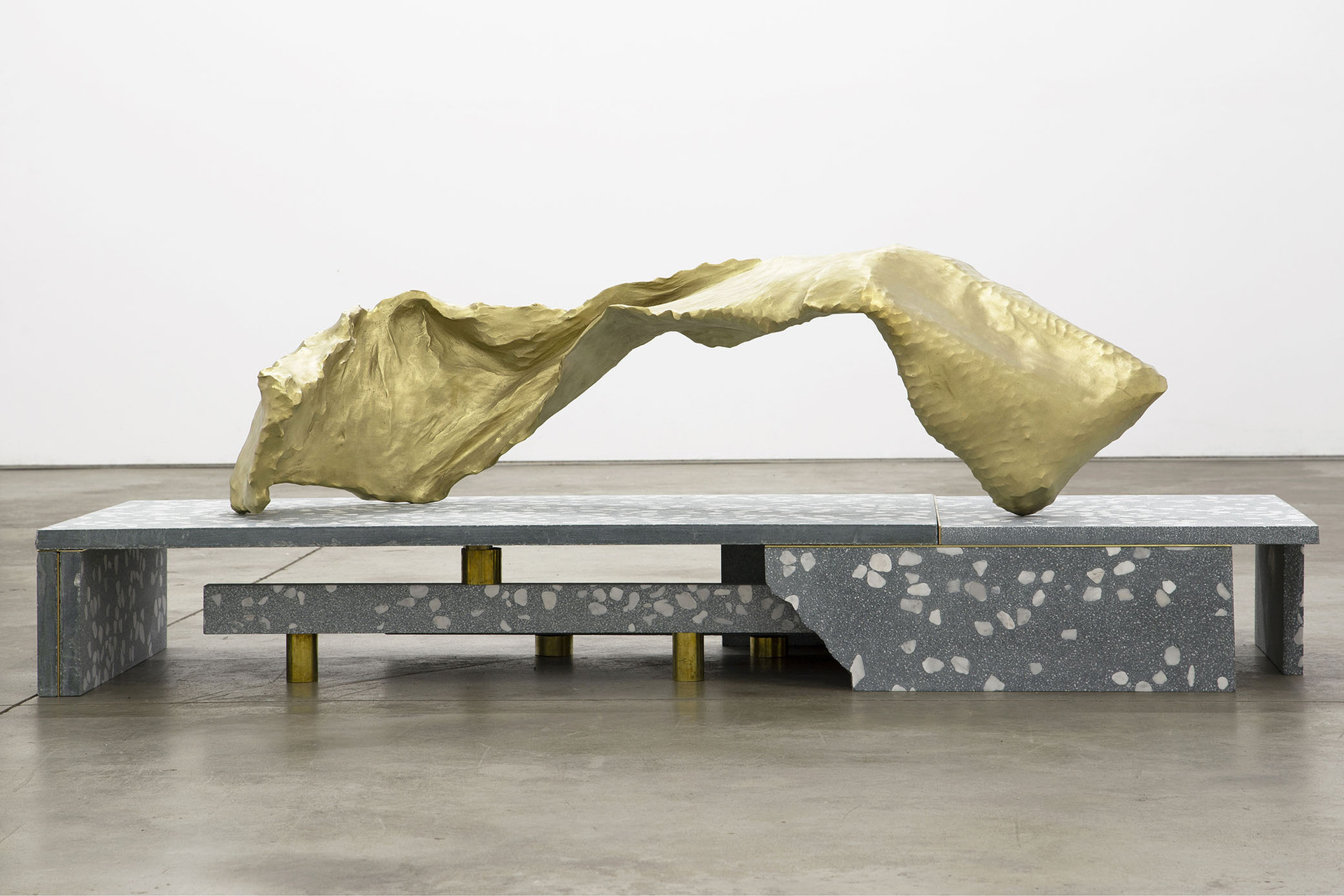 Sophie Hirsch, Side Twist, 2021. Brass cast, terrazzo, 58 x 177 x 64 cm. Ph. Sophie Hirsch