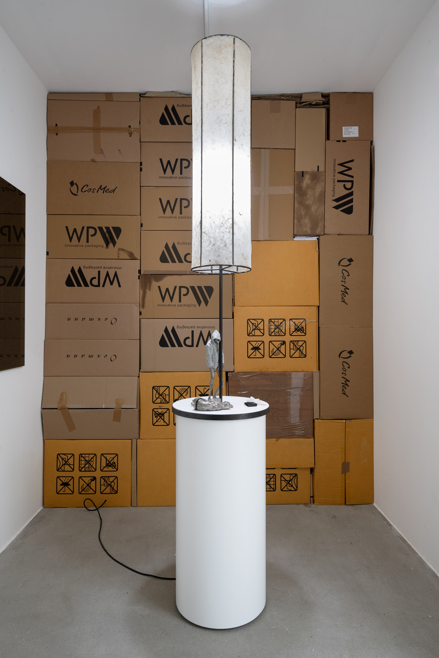 Robert Brambora, ‘Fatigue’, 2021, ceramic, steel, paper, lightning, 140 x 40 cm