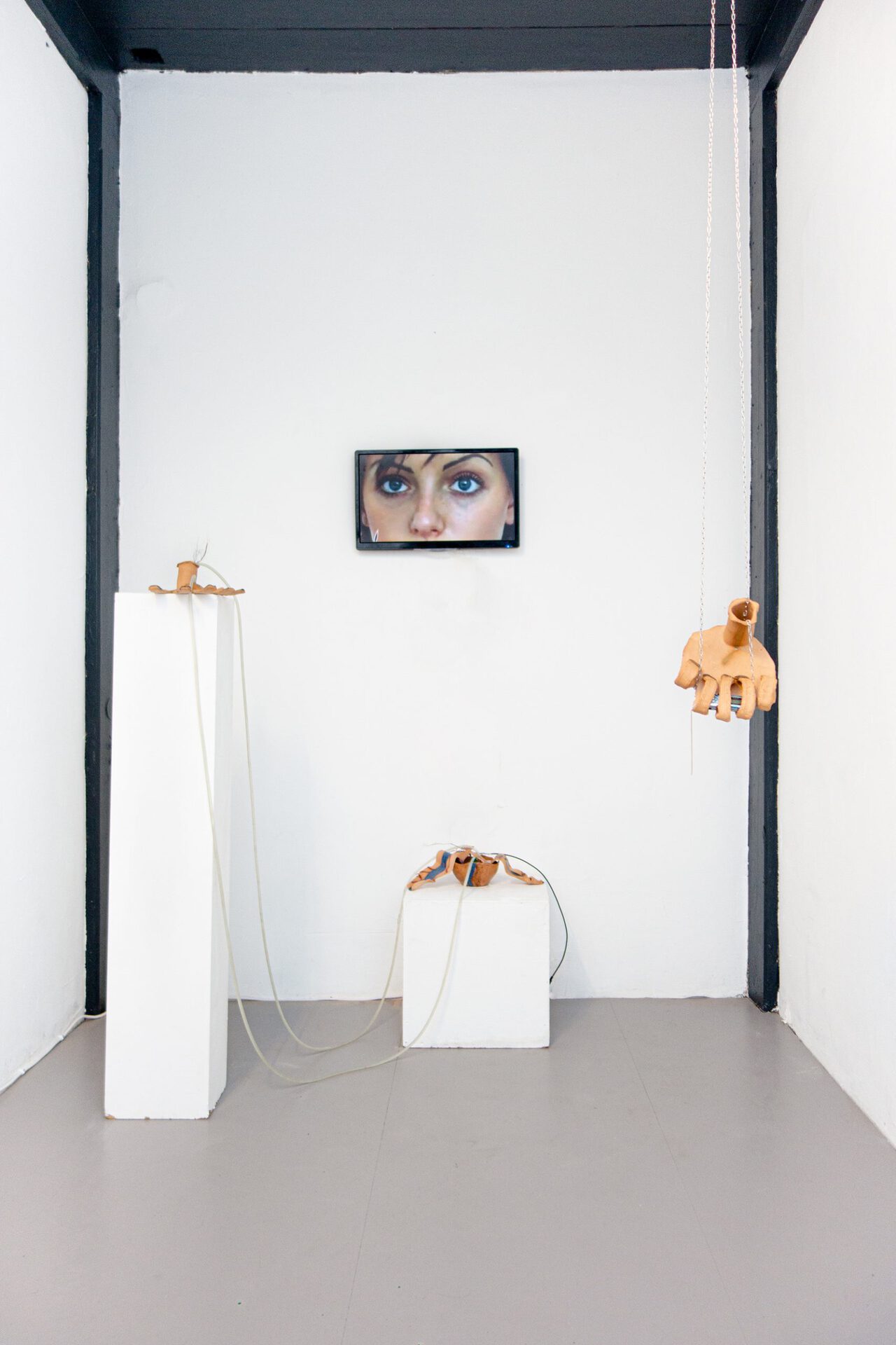 01.Ira Konyukhova,This Machine Is Running, 2021, exhibition view, Suzie Shride