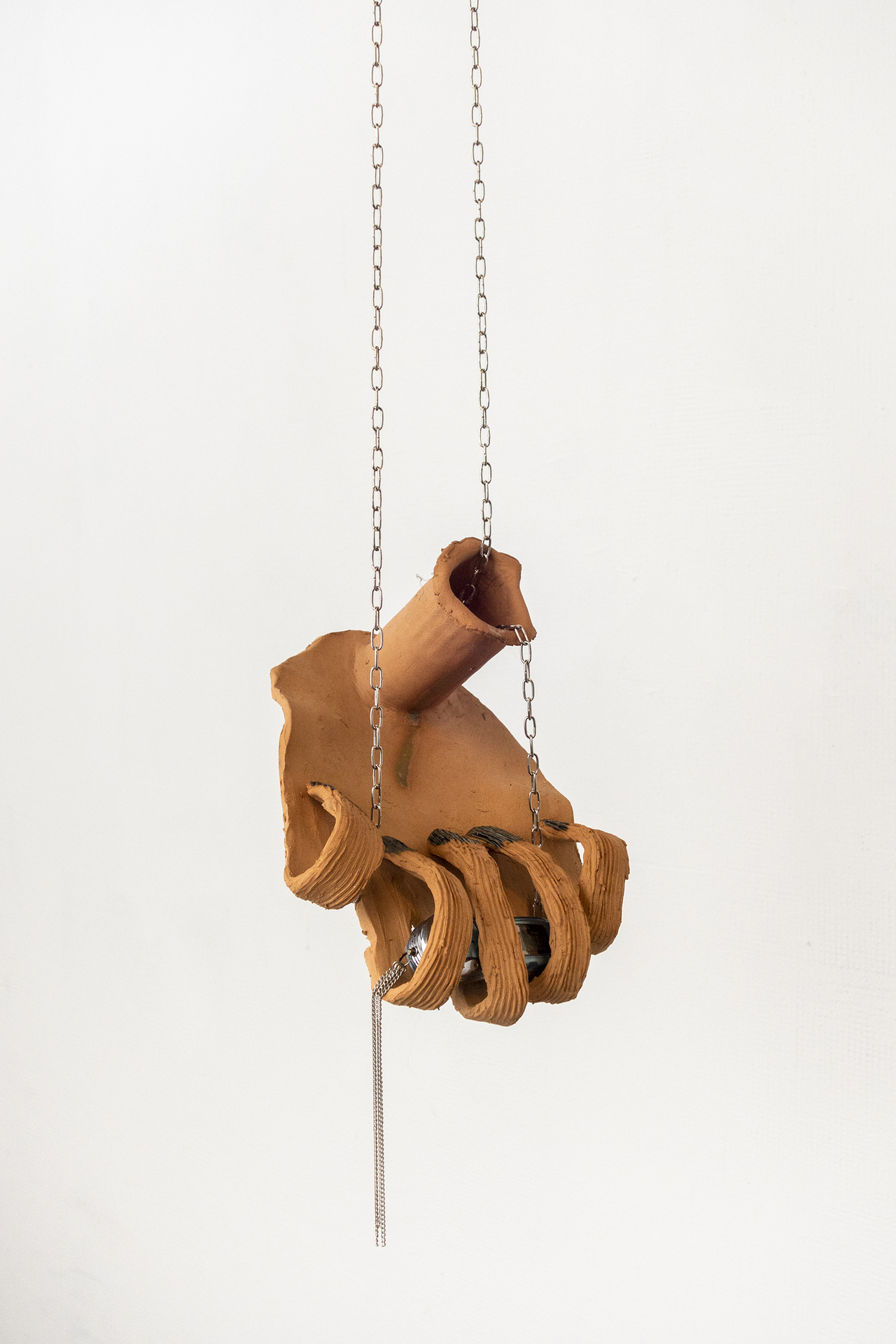 02.Ira Konyukhova, Untitled, glazed ceramics, wires, chain, 2021