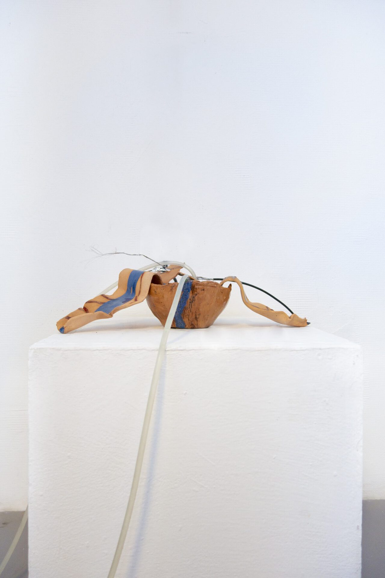 03.Ira Konyukhova Fountain glazed ceramics, wire pipe pump,2021