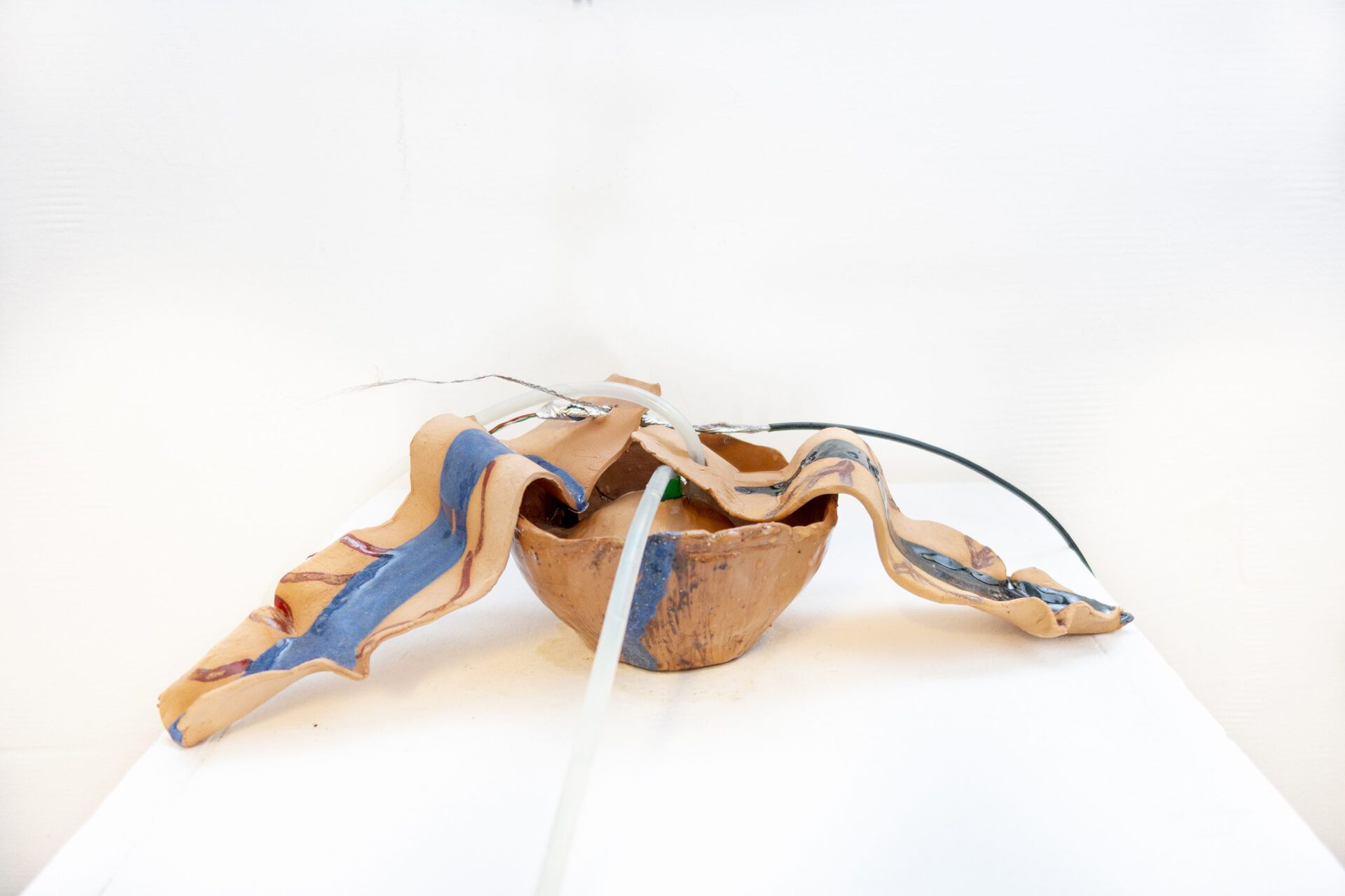 04.Ira Konyukhova Fountain glazed ceramics, wire pipe pump,2021