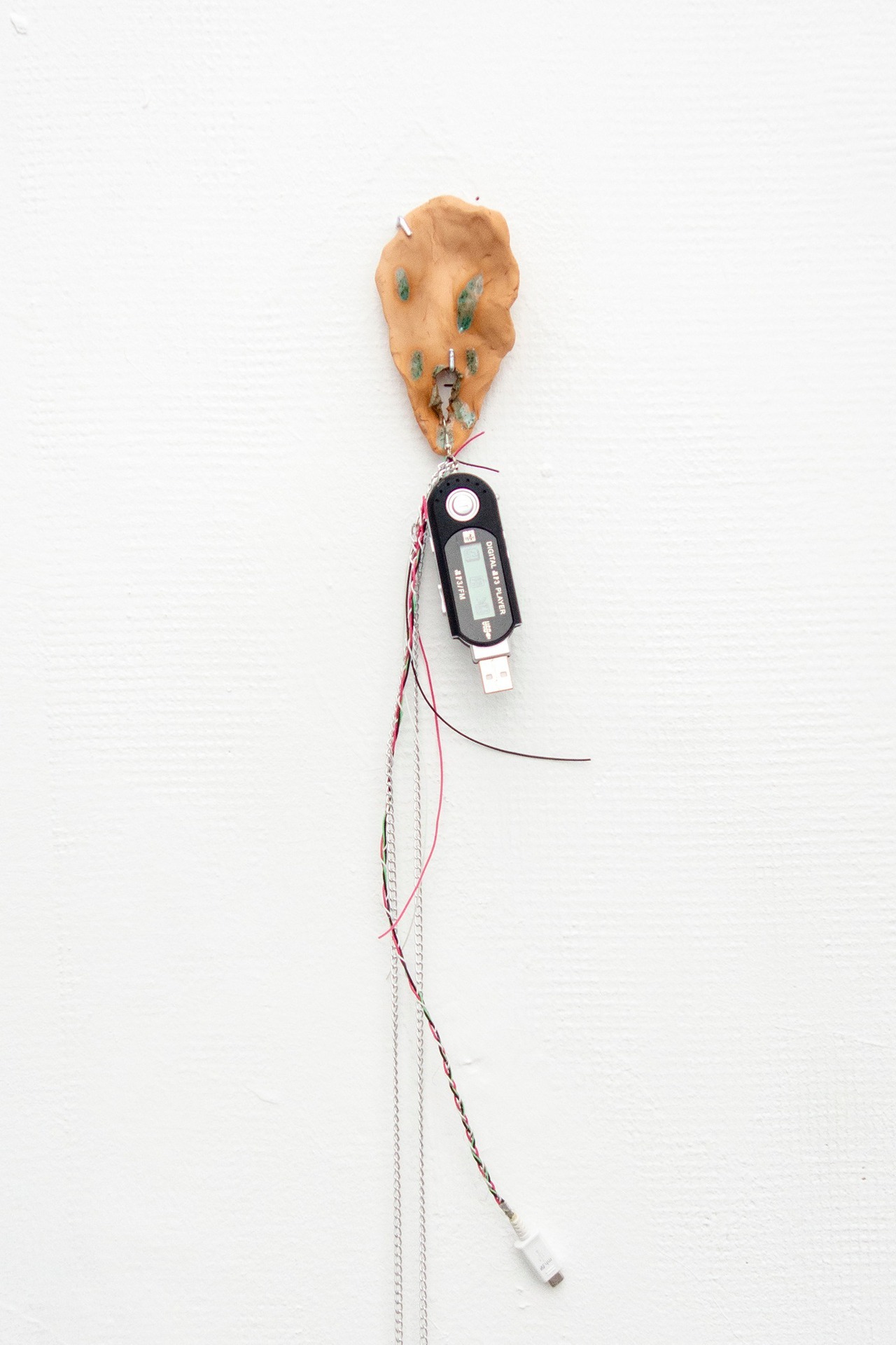 06.IraKonyukhova,Hard Listener I, glazed ceramics, wire, chain, mp3 player, 2021