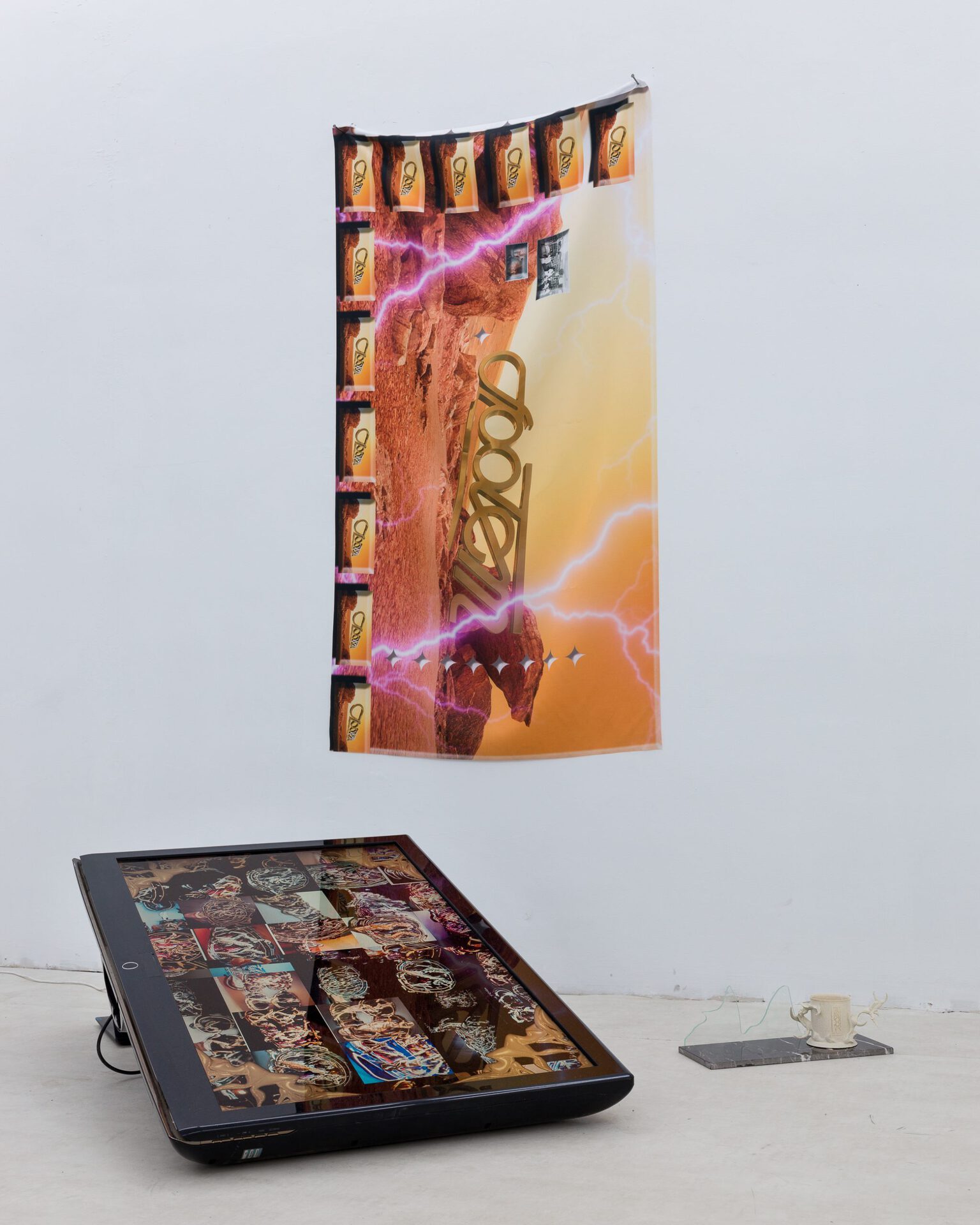 Eternal Engine (Jagoda Wójtowicz, Marta Nawrot), Graphic design for "Społem" franchise on Mars, graphics, video, AI, 3d printing, 2021