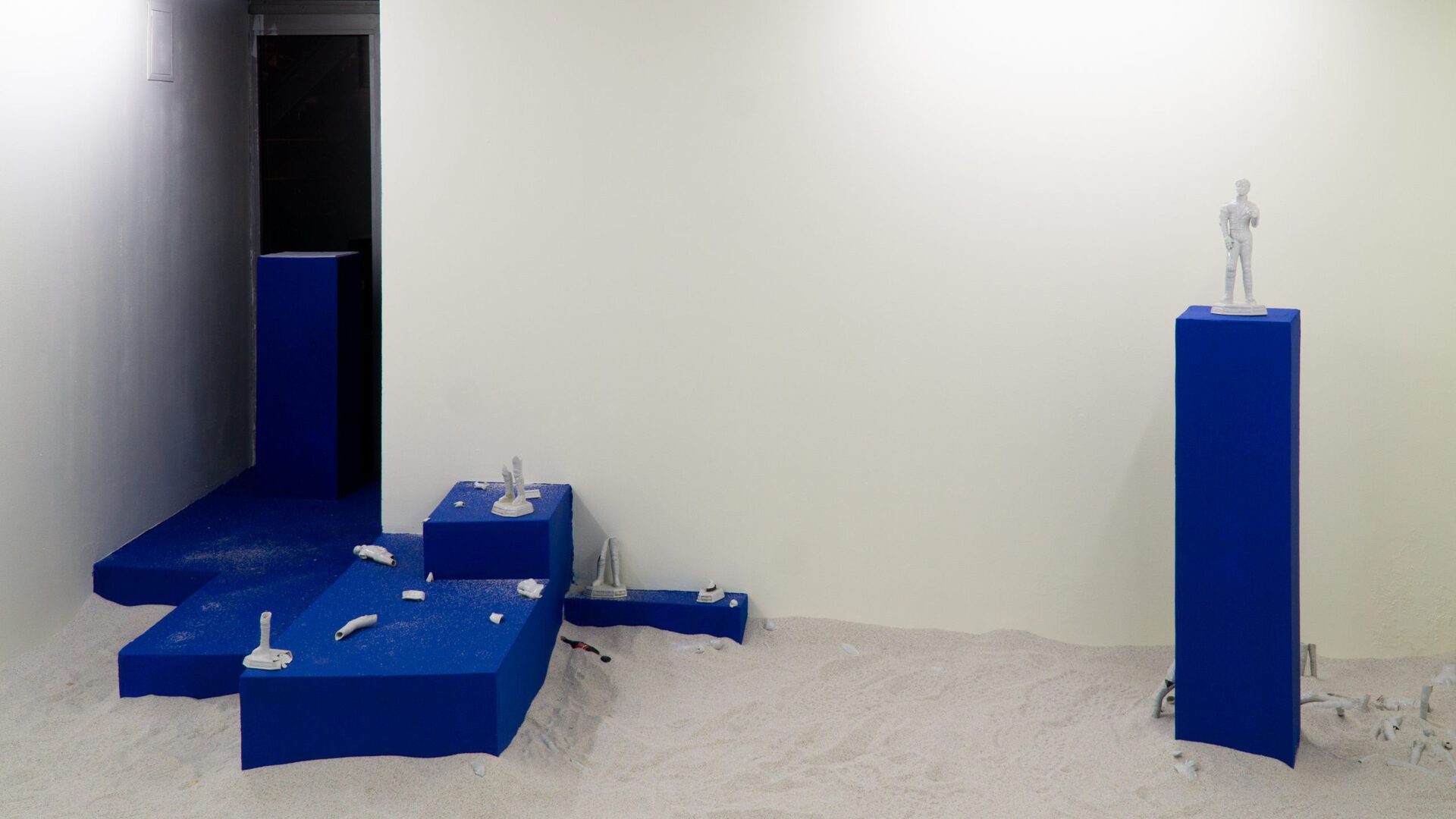Alexandru Mihai Budeș & Lisa Marie Schmitt / 30 de ani de optimism, 2021 / site-specific installation, exhibition view