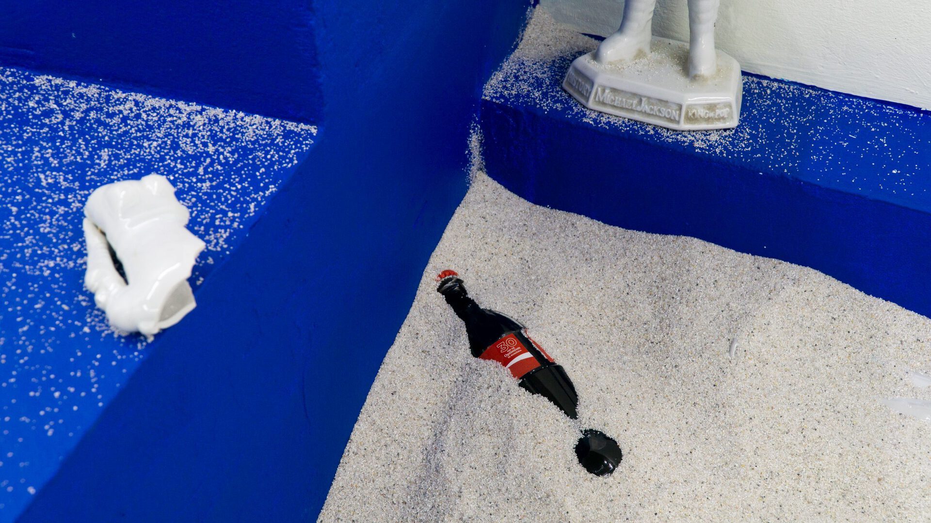 Alexandru Mihai Budeș & Lisa Marie Schmitt / 30 de ani de optimism, 2021 / site-specific installation, exhibition view