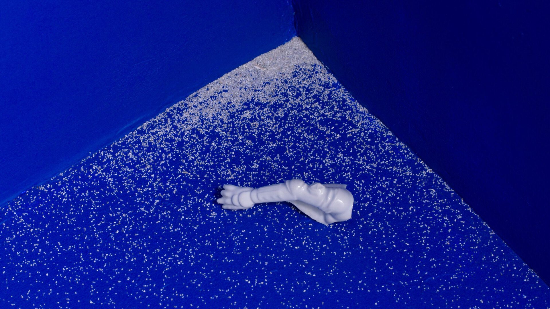 Alexandru Mihai Budeș & Lisa Marie Schmitt / 30 de ani de optimism, 2021 / site-specific installation, exhibition view