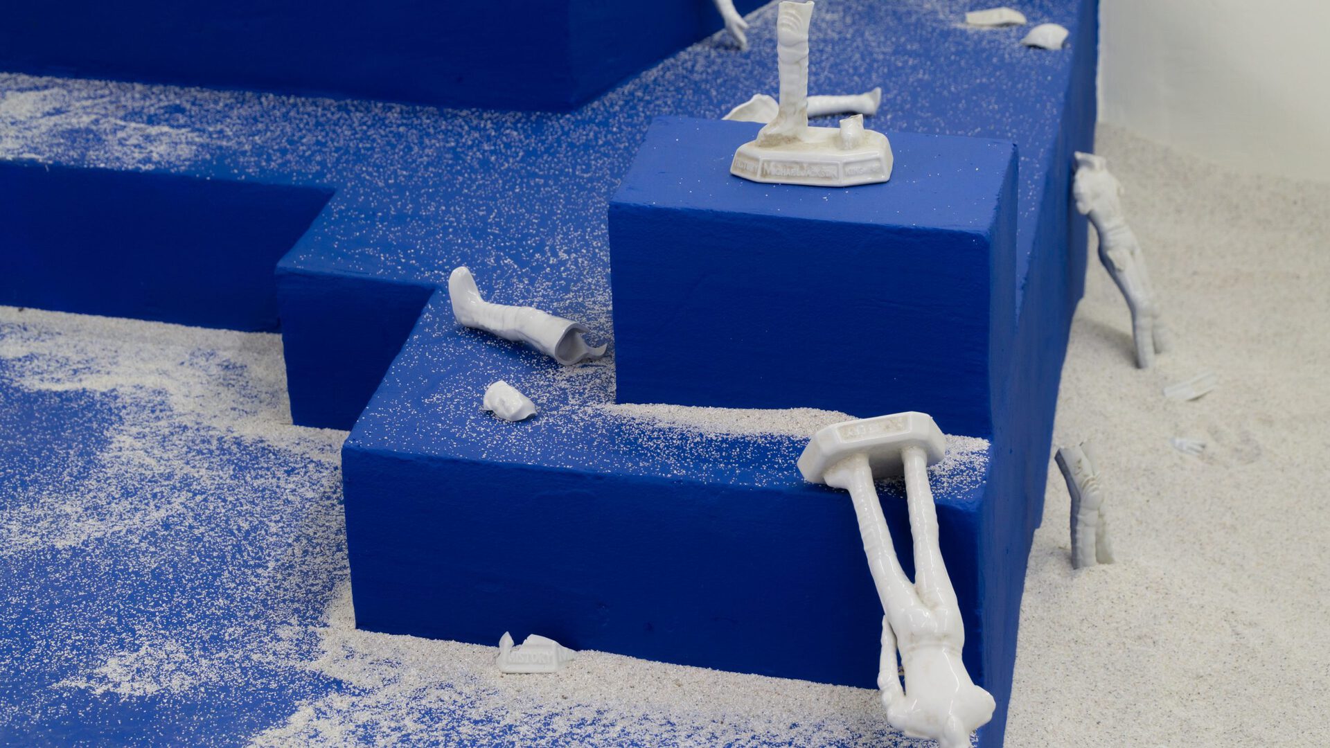 Alexandru Mihai Budeș & Lisa Marie Schmitt / 30 de ani de optimism, 2021 / site-specific installation, exhibition view