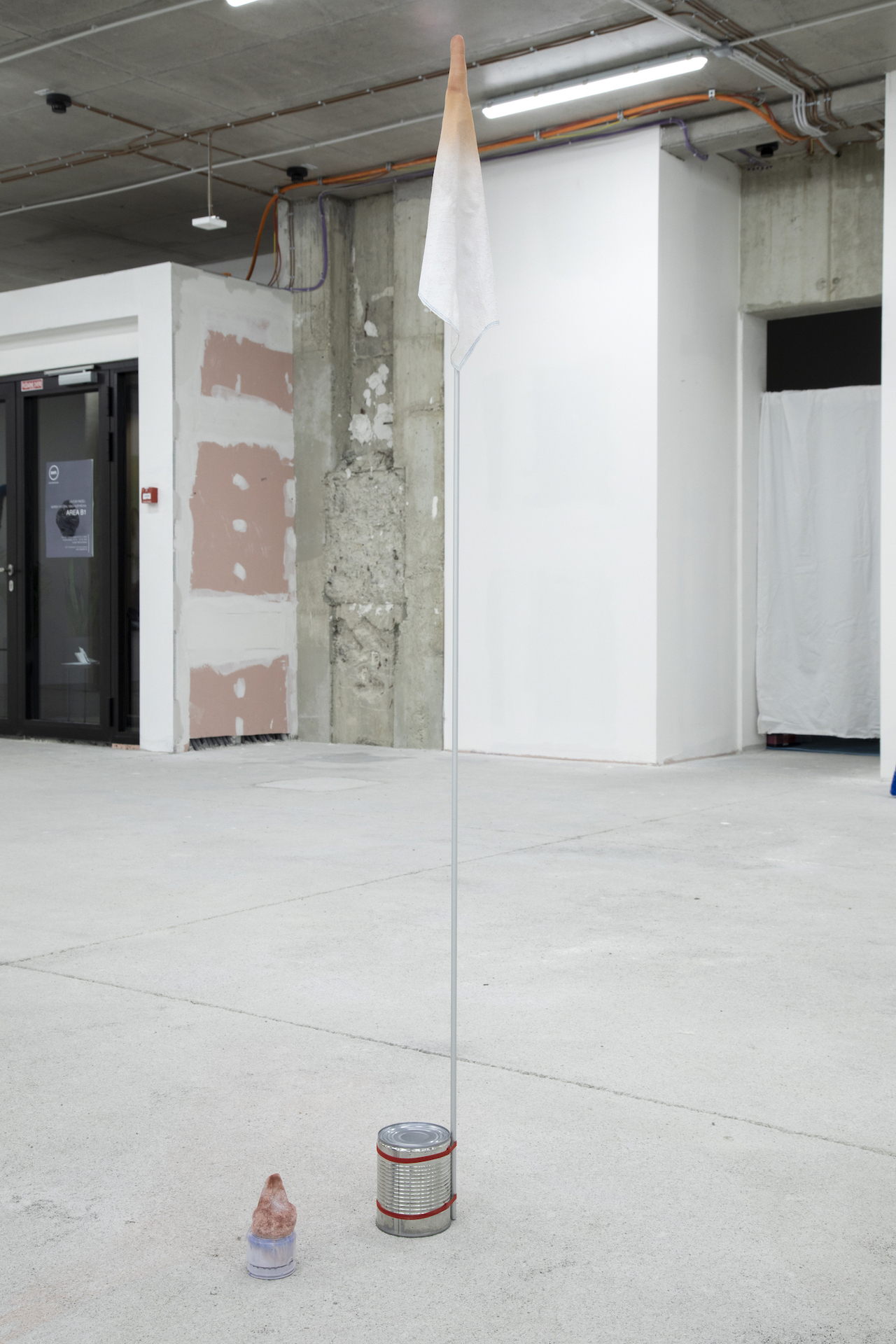 Marek Kvetan – UP, 2019, concrete, silicon, aluminium, 170 x 20 x 20 cm