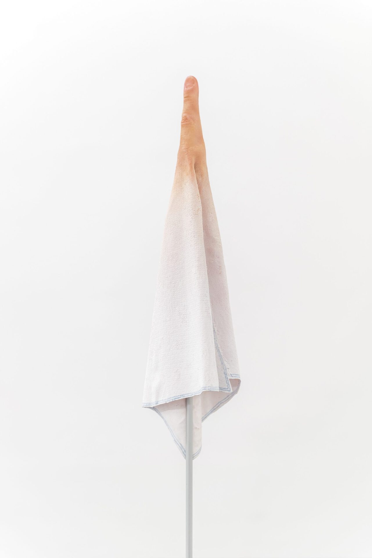 Marek Kvetan – UP, 2019, concrete, silicon, aluminium, 170 x 20 x 20 cm (detail)