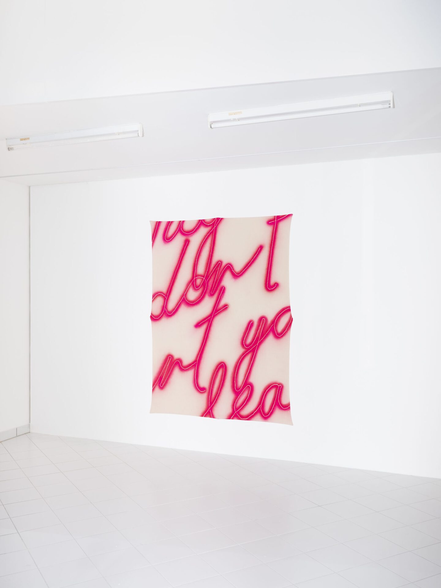 Christelle Kahla, Thump thump, spray on canvas, 206 x 159 cm, 2021