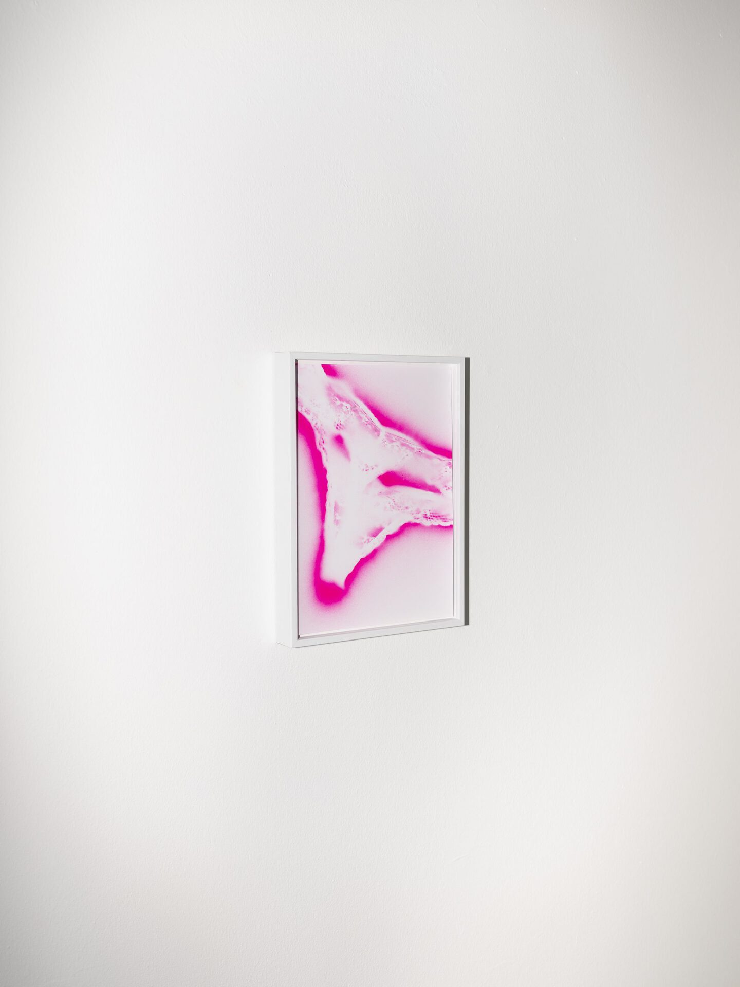 Christelle Kahla, The Lovers #6, spray on glossy paper, 29.7 x 21 cm, 2021