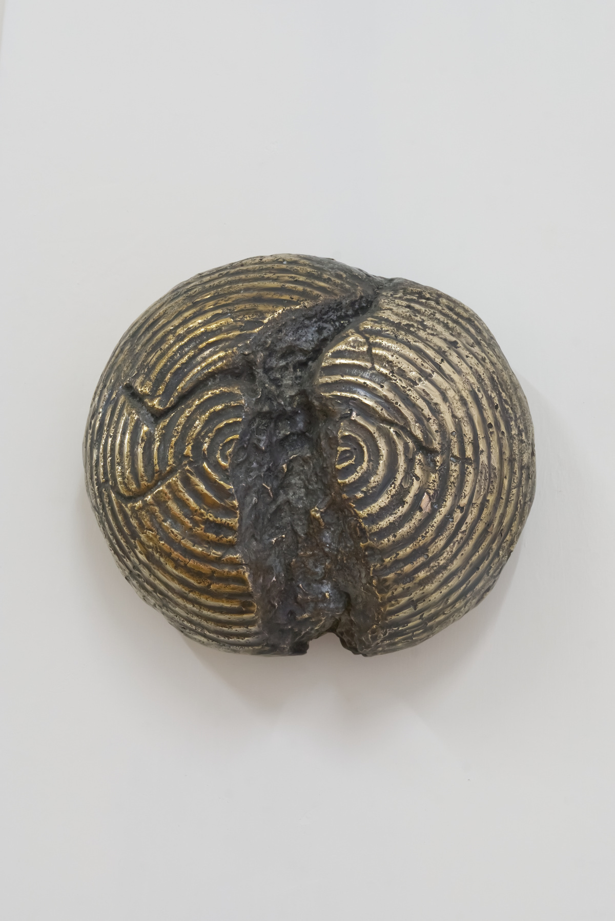 Daniel Stempfer, Laib/loaf 11, 2021, brass, 20x20x10cm
