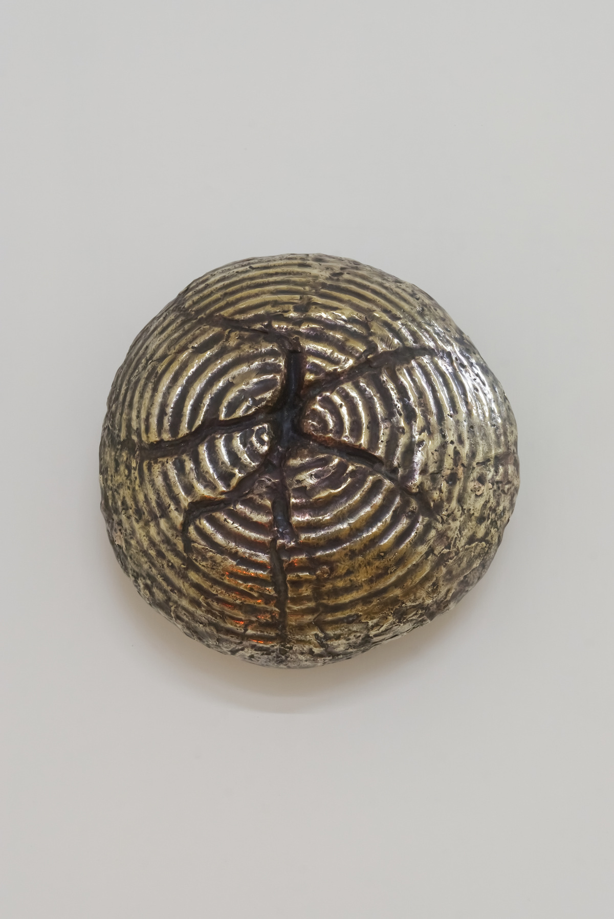 Daniel Stempfer, Laib/loaf 10, 2021, brass, 20x20x10cm