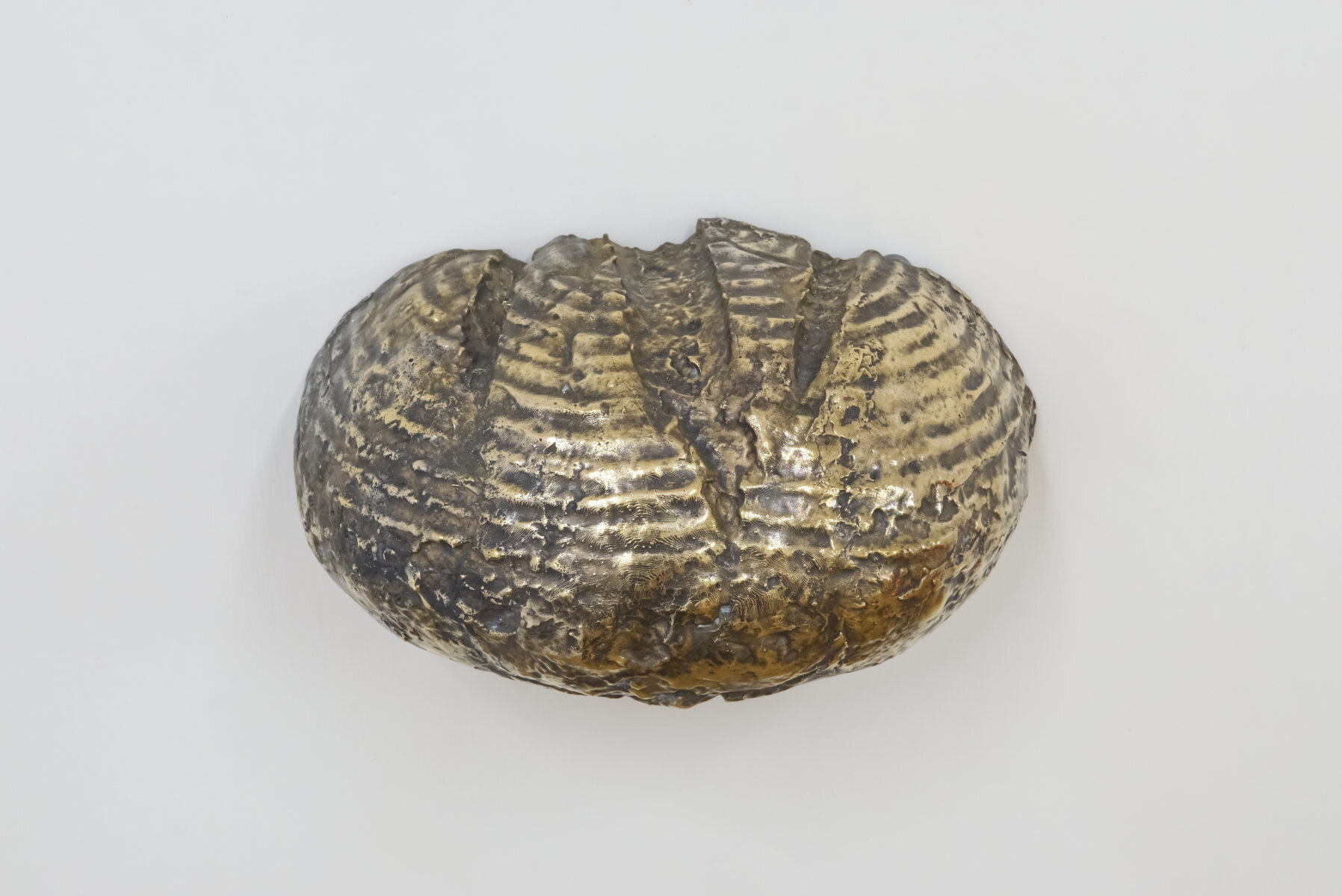 Daniel Stempfer, halber Laib/half loaf 1, 2021, brass, 10x20x10cm