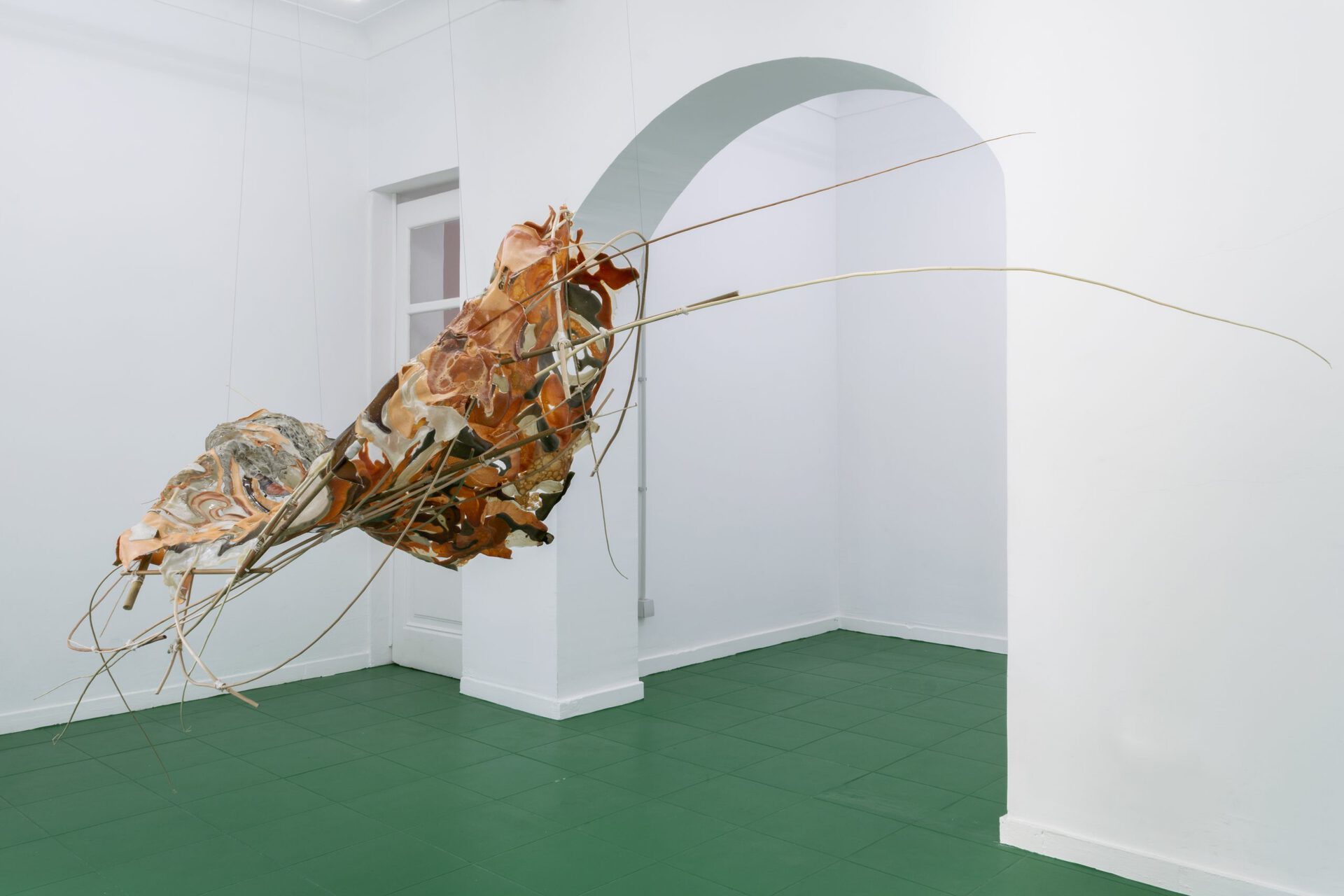 Esther Gaton, Eu tinha poucos anos e já era rigorosamente anciã, 2021, 115 x 294 x 78 cm