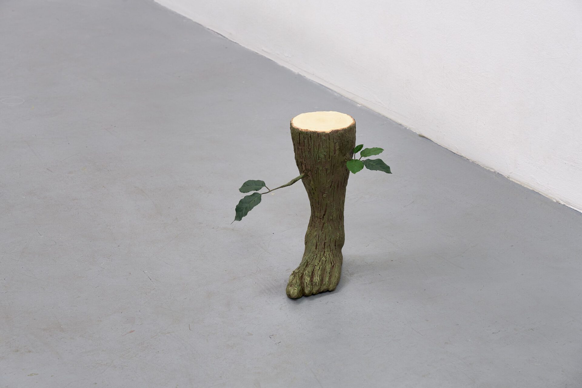 Immanuel Birkert, Falx (2), 2019, acrylics on ceramic, 36x12x27cm
