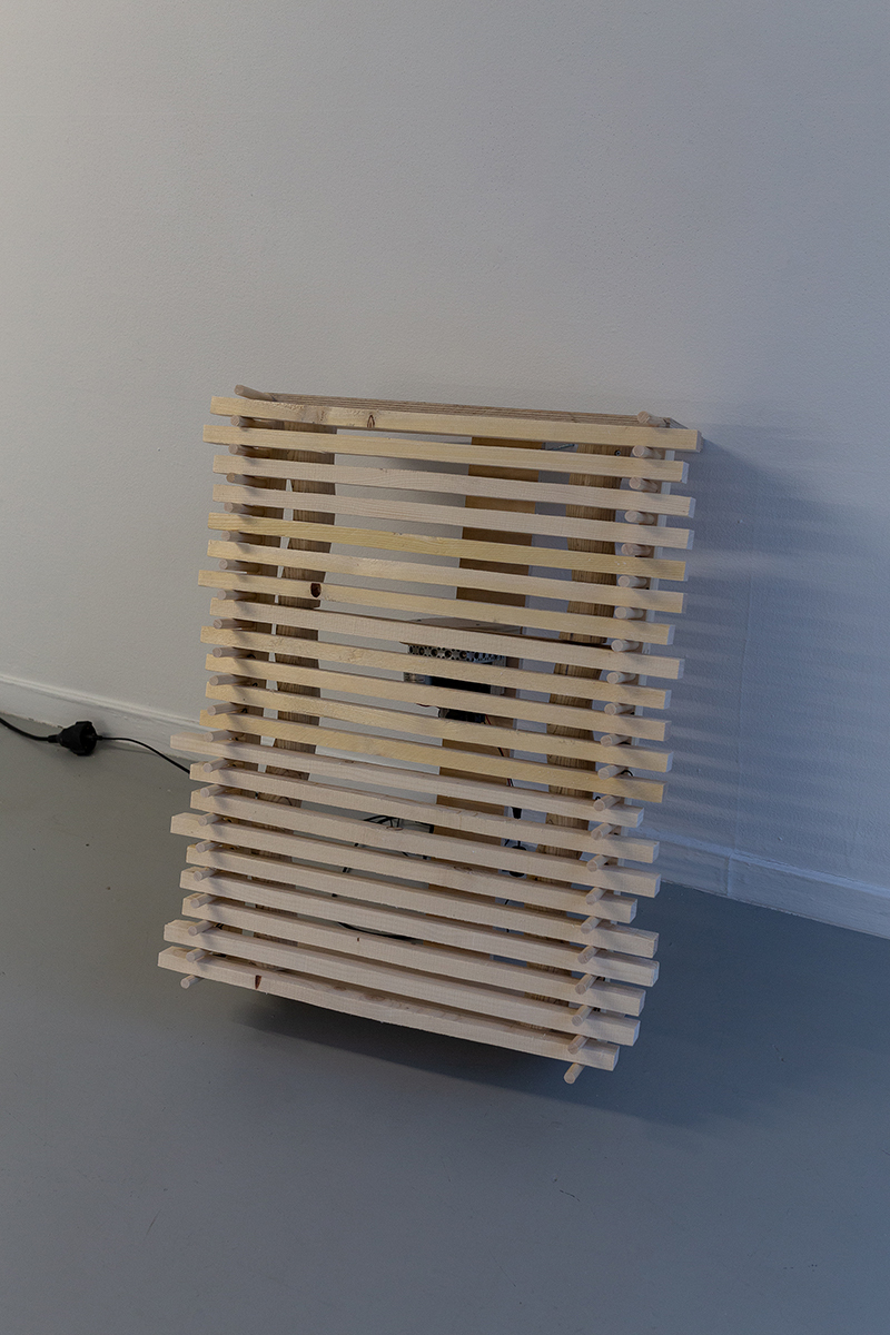 Present for a possible encounter by Aleksi Martikainen: Wood, motor, belt, 72cm x 57cm x 29cm, 2022.