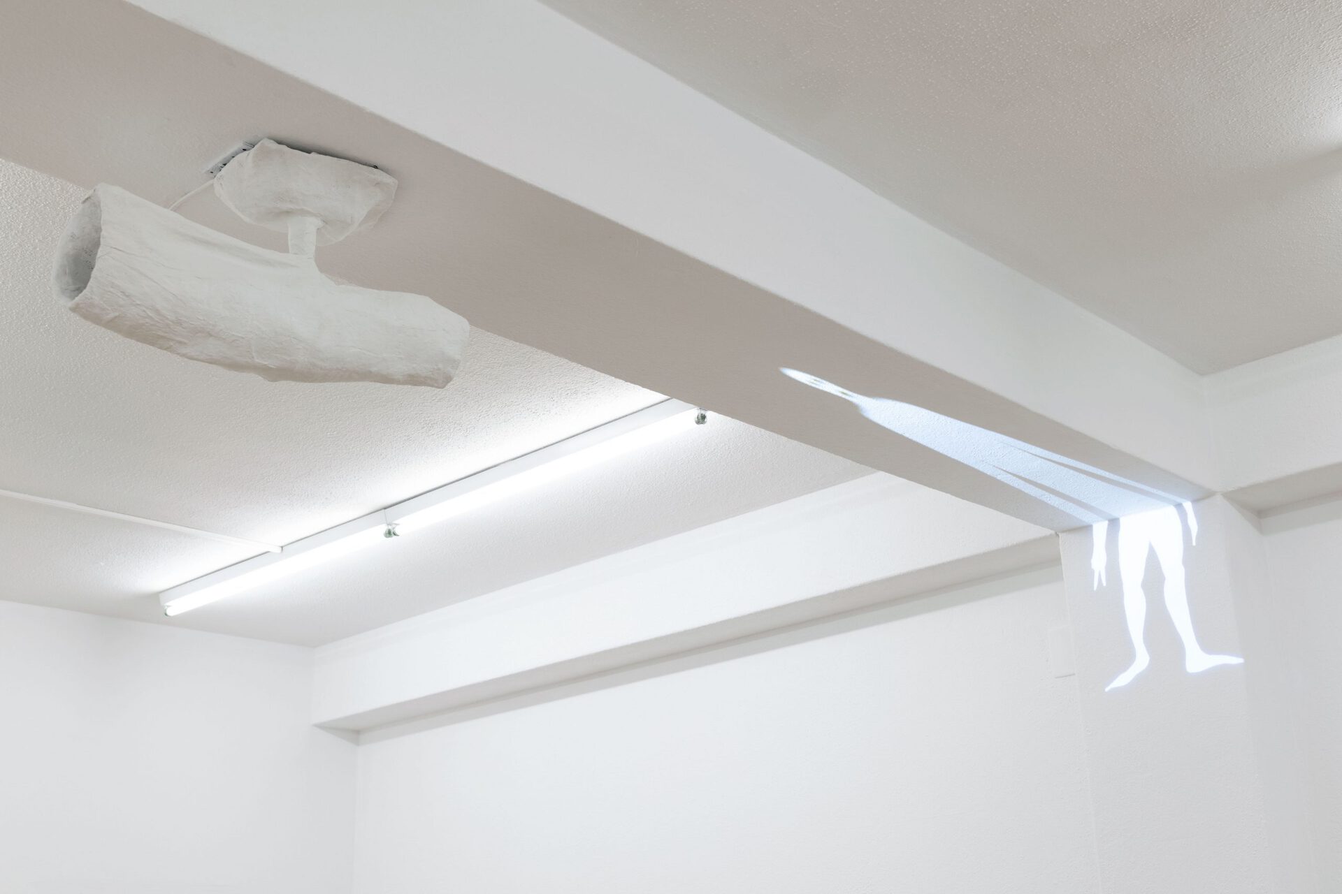 Shirin Yousefi, Sans Rayures, 2021 Projector, metal, and plaster, 55 × 32 × 20 cm