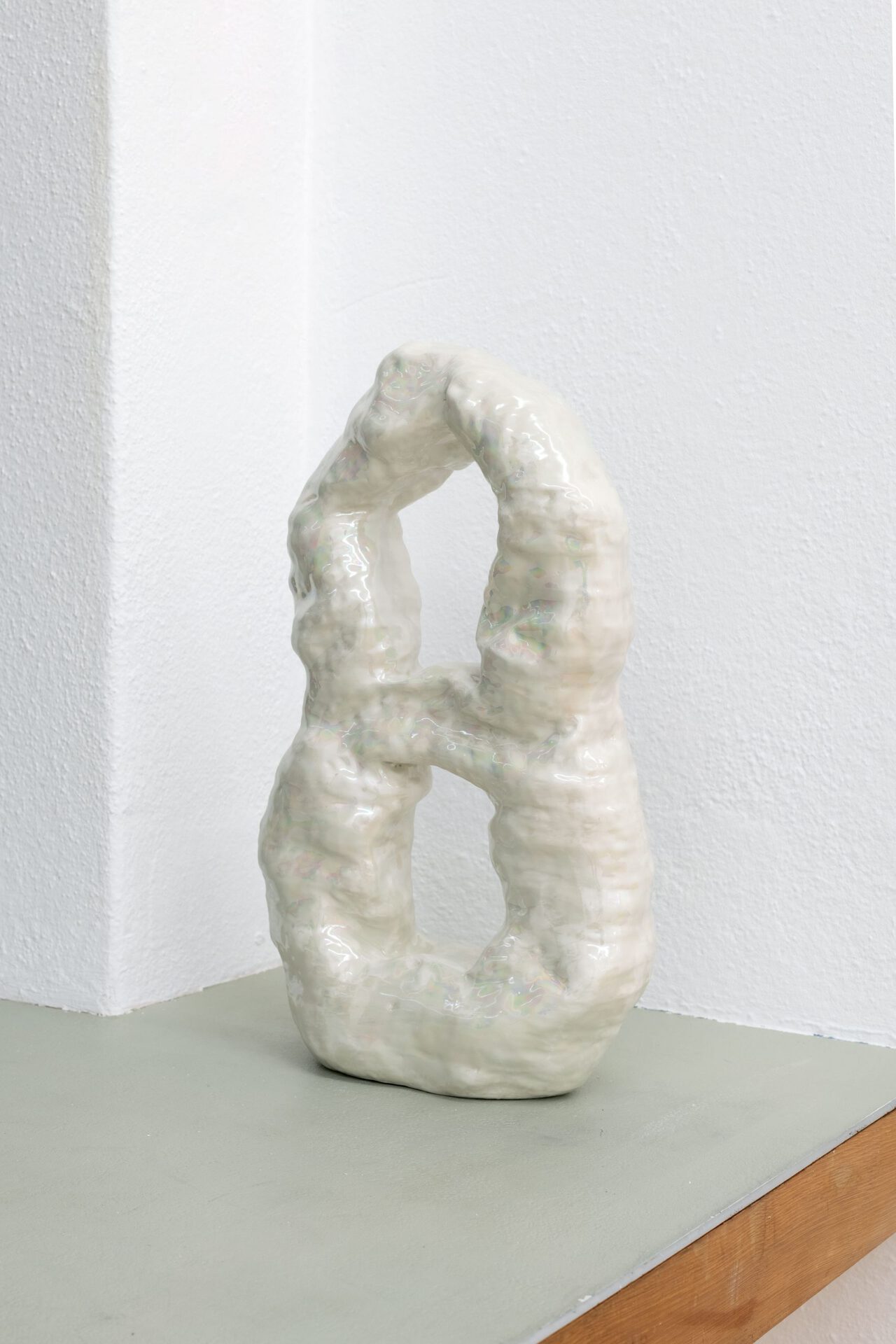 Barbara Kapusta, 8 (upright), 2018 Porcelain, transparent glaze, and iridescent lustre, 53 × 32 × 10 cm