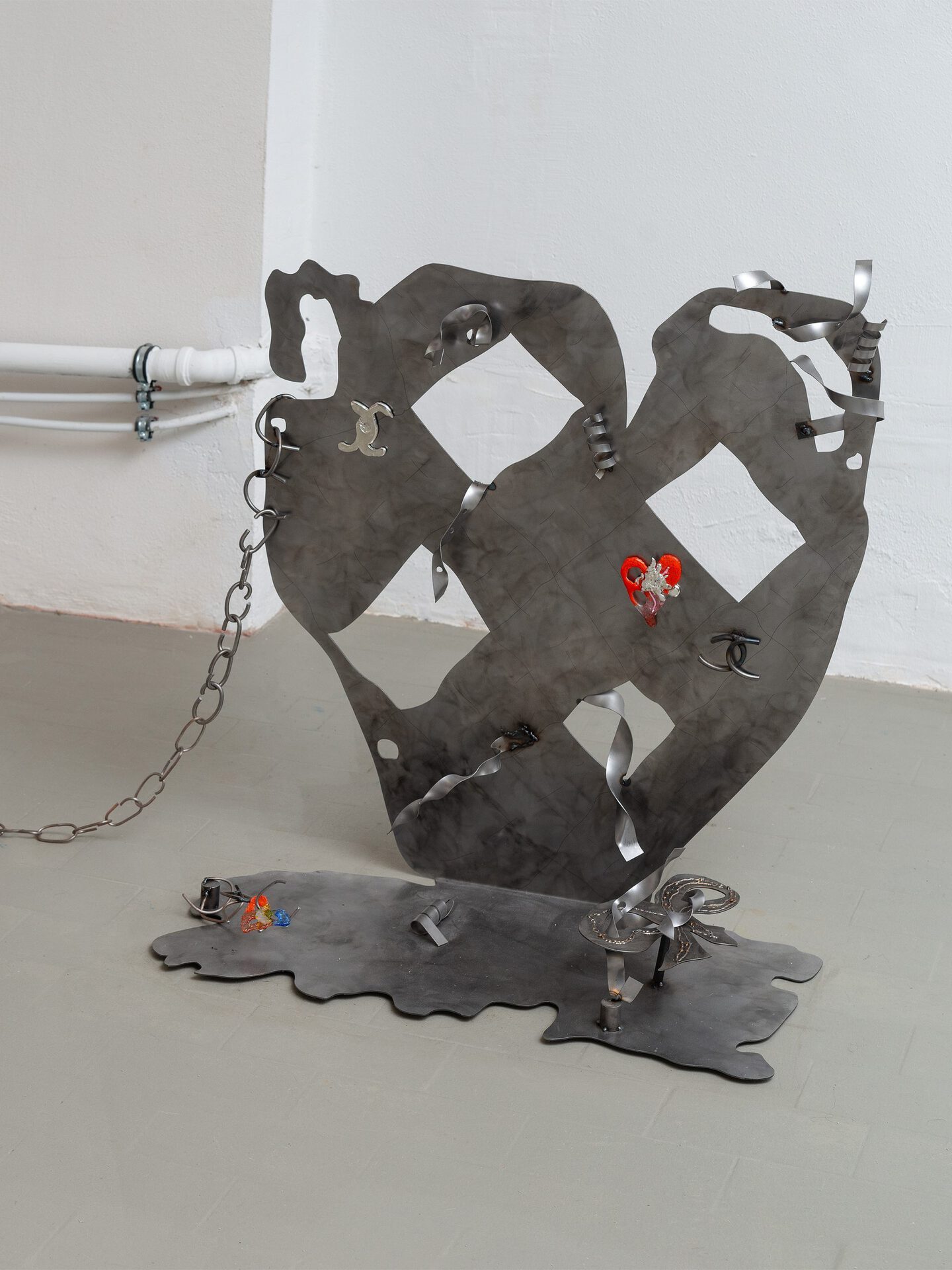 Antonia Nannt, Knicker Curtains (a lady who shuns the light), 2021, sheet steel, steel, glass and tin, 85 × 80 × 40 cm
