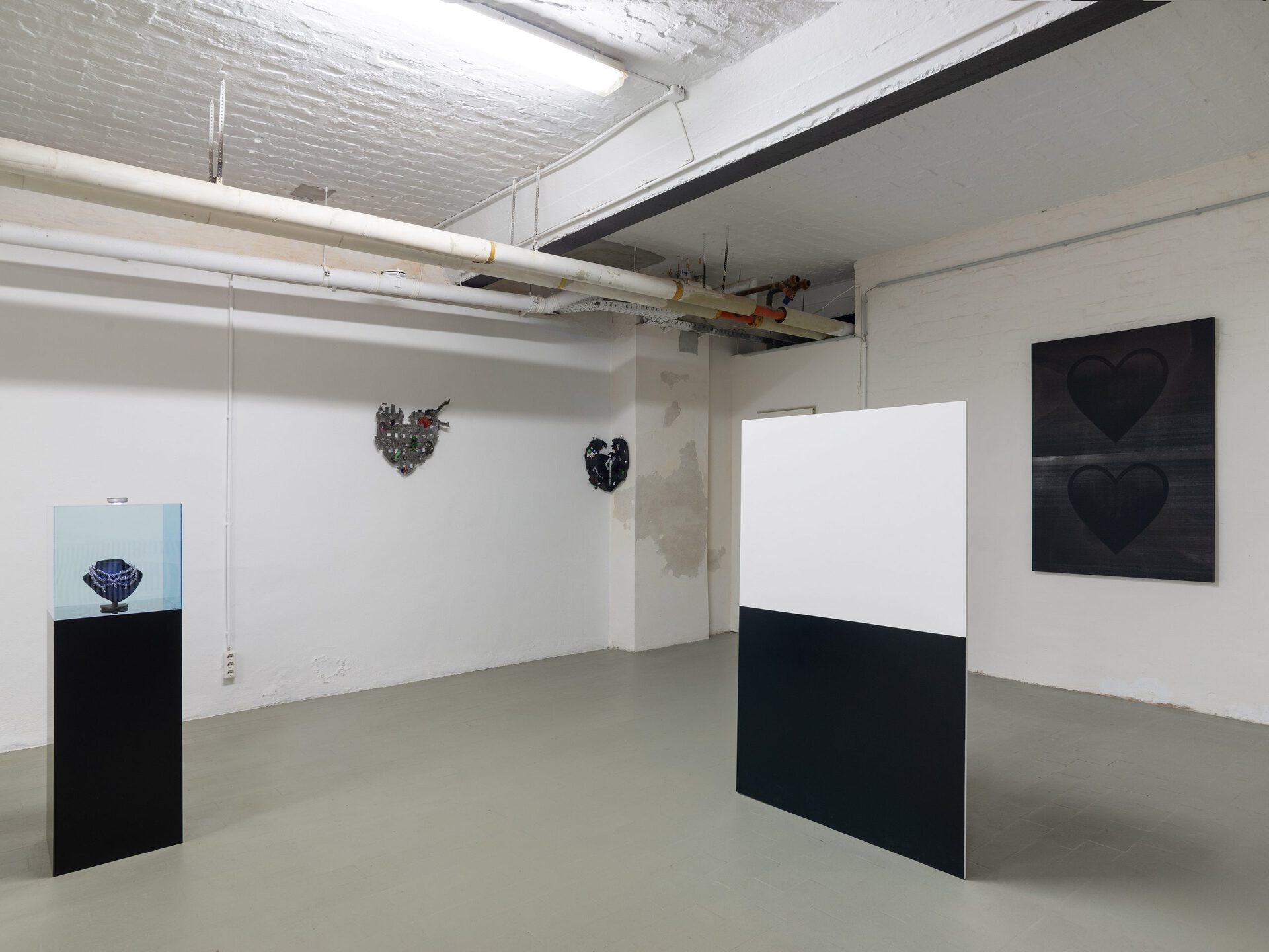 (in)visible hearts, installation view 5