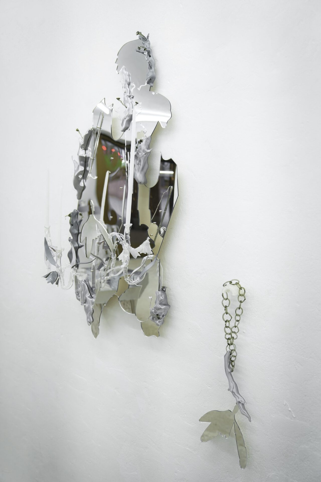 Kurina Sohn, Delphine Lejeune, Clara Schweers, Snow Piercer, 2022, Acrylic, 3D–Print, Glass