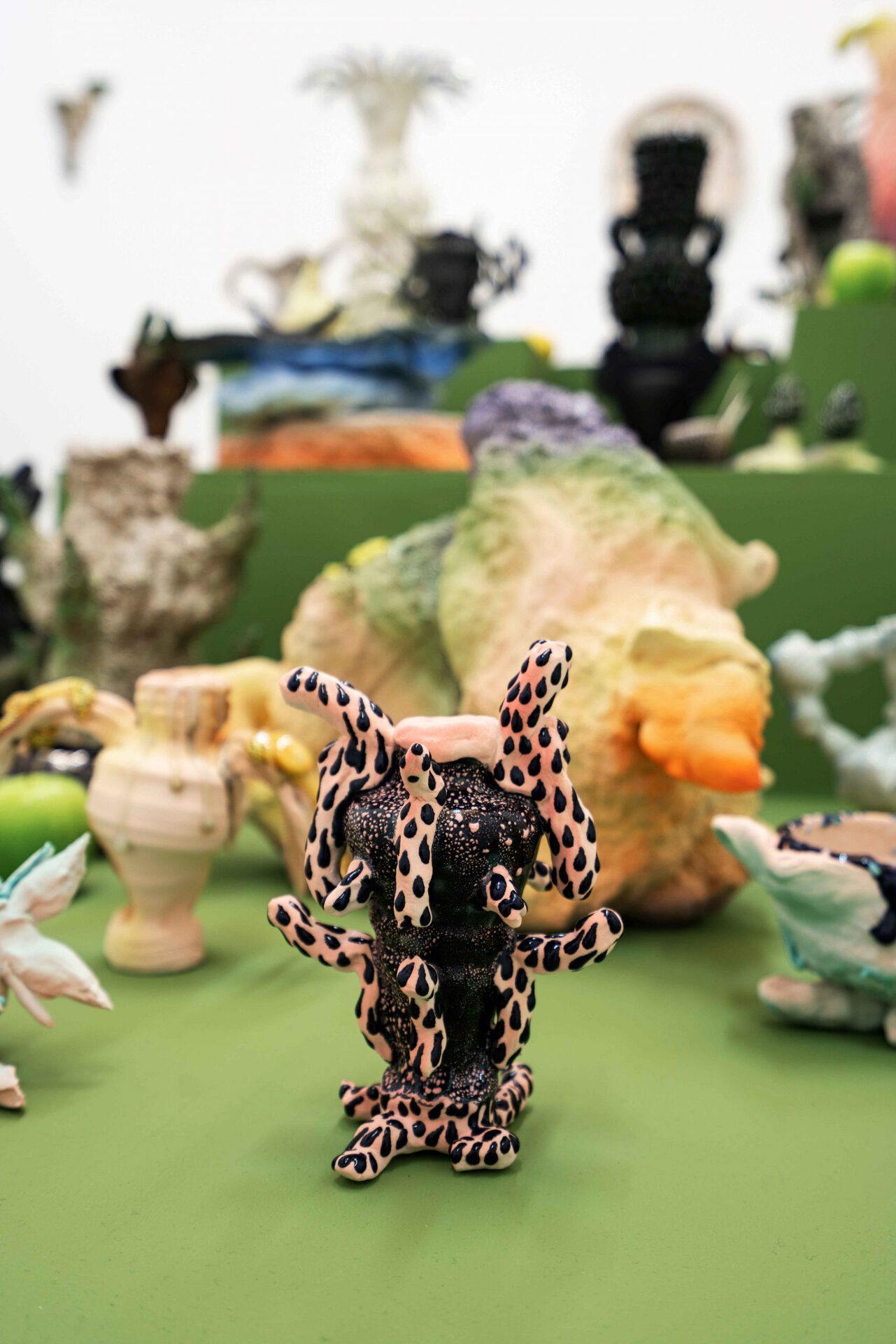 Nitsa Meletopoulos, Grotto-Modo, exhibition view 3 Focus (Sweat vase, porcelain, slip, glaze, 18x14x12cm)