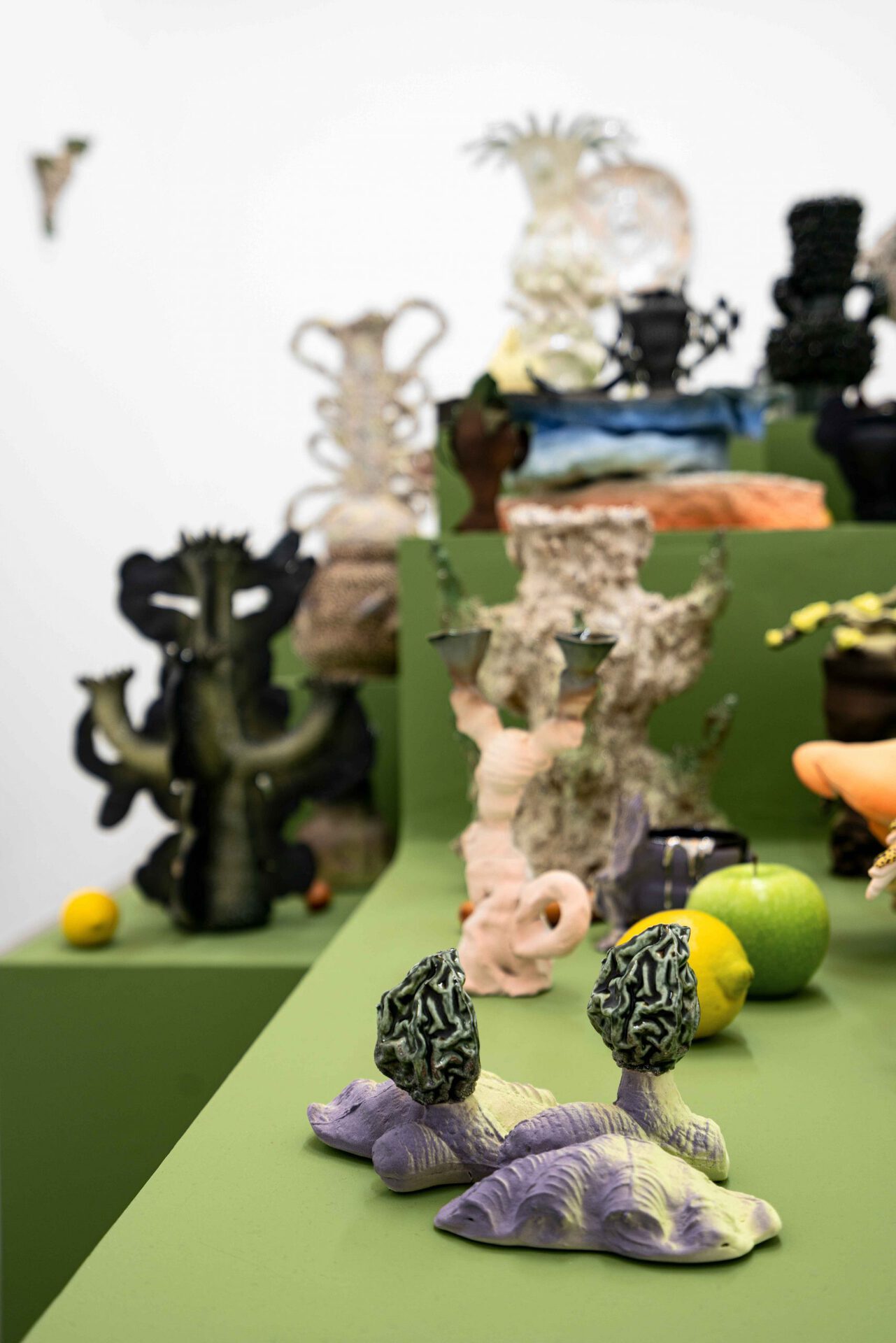 Nitsa Meletopoulos, Grotto-Modo, exhibition view 5, Focus (On The Way, stoneware, slip, glaze, 10x17x12cm)